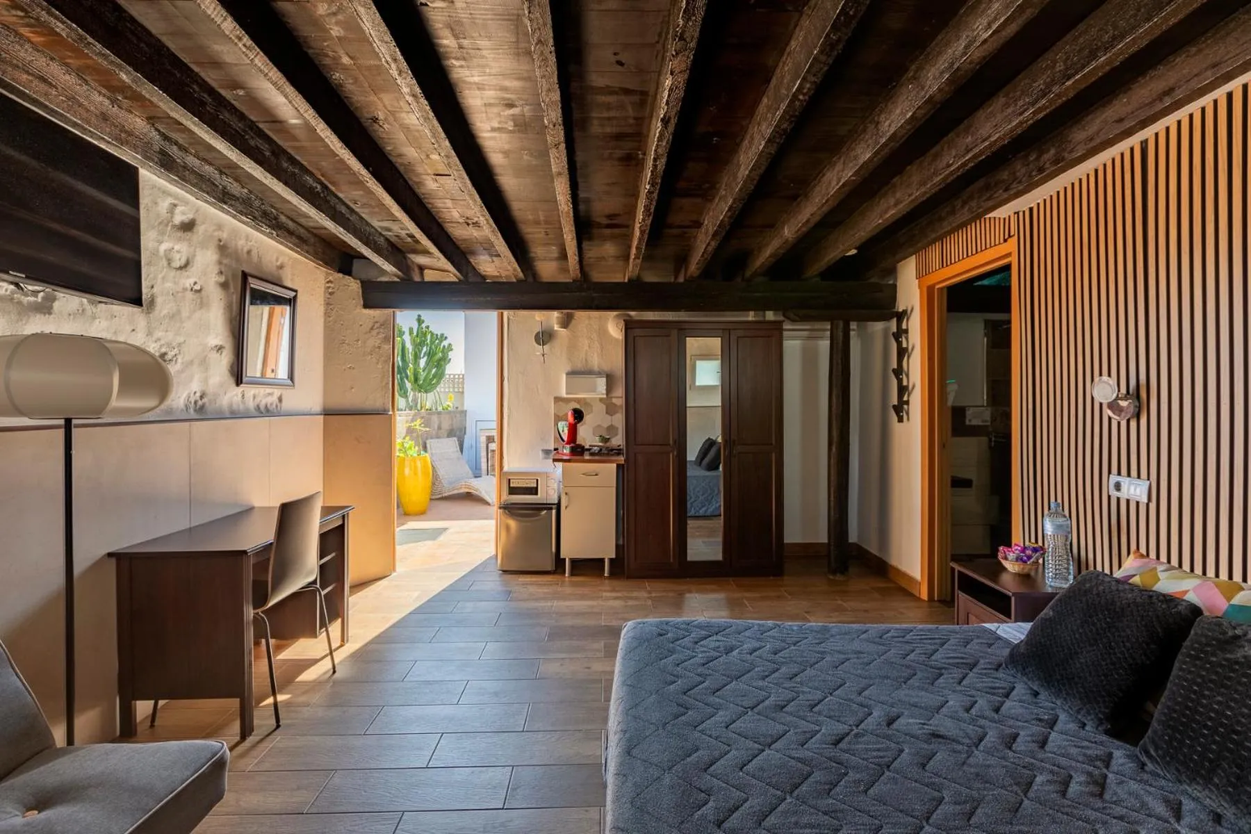 VALTISYA POOL AND AIRPORT