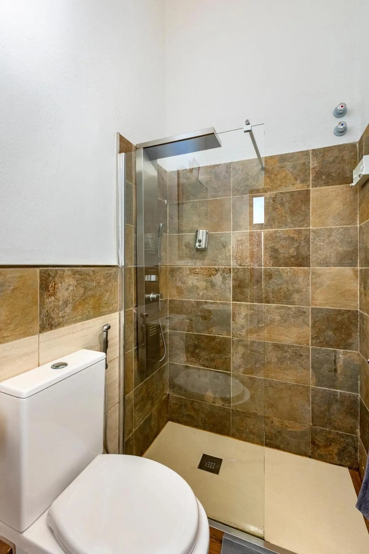 VALTISYA POOL AND AIRPORT