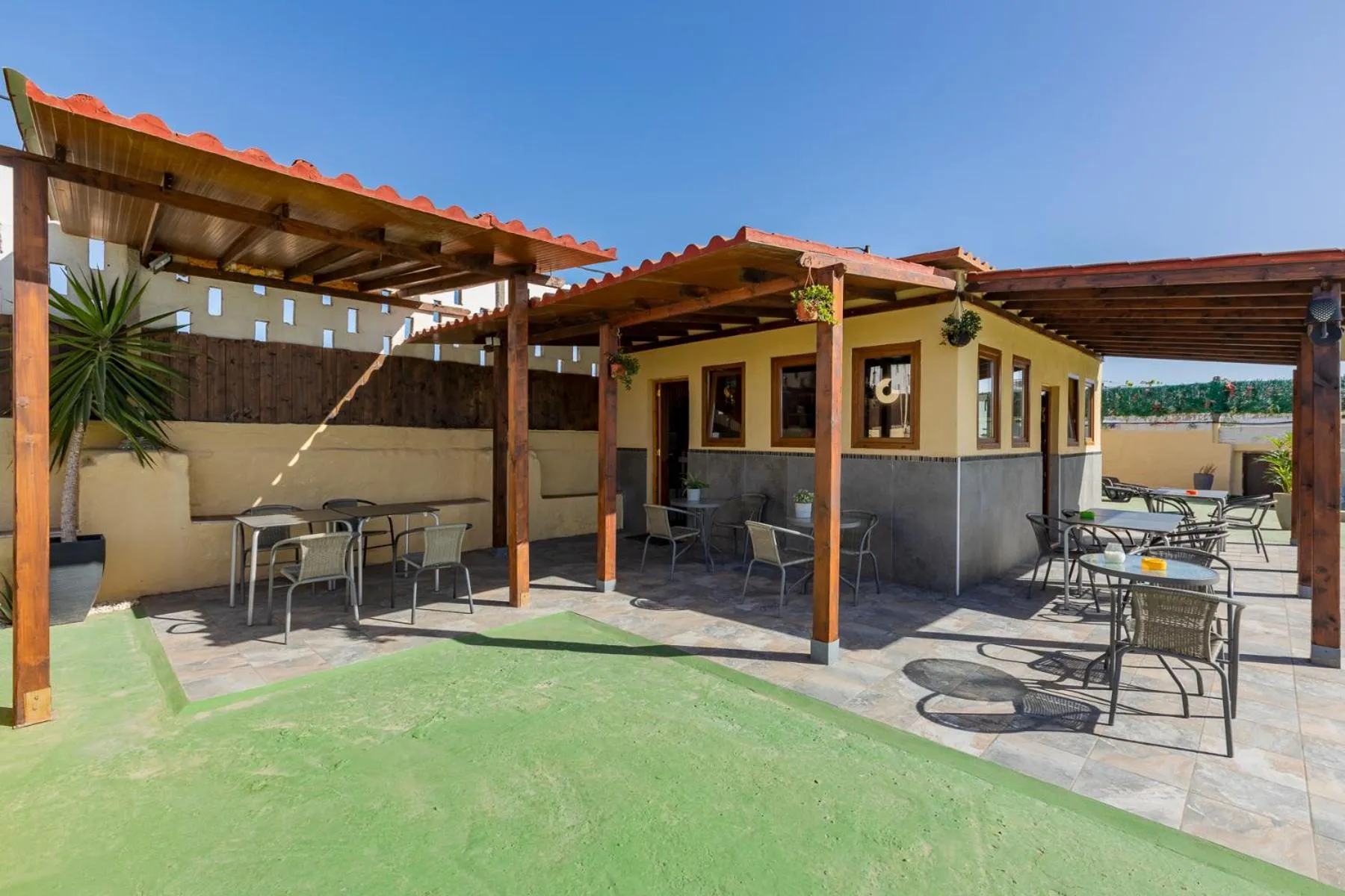 VALTISYA POOL AND AIRPORT