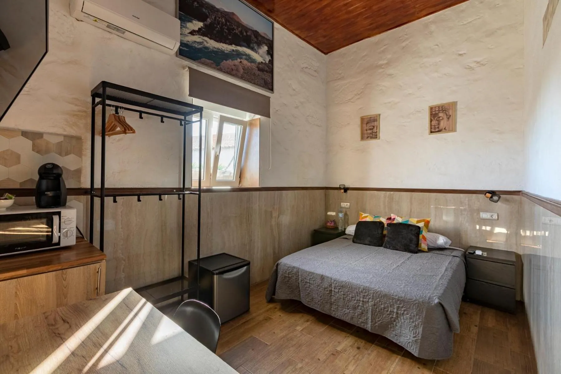 Bed in VALTISYA POOL AND AIRPORT