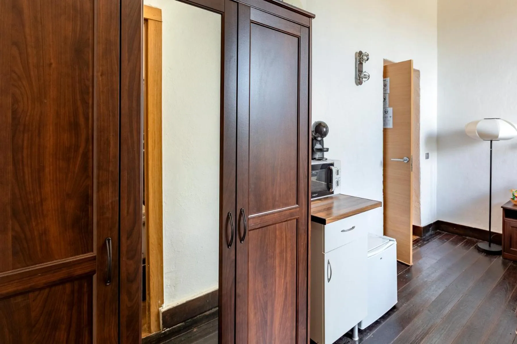 VALTISYA POOL AND AIRPORT