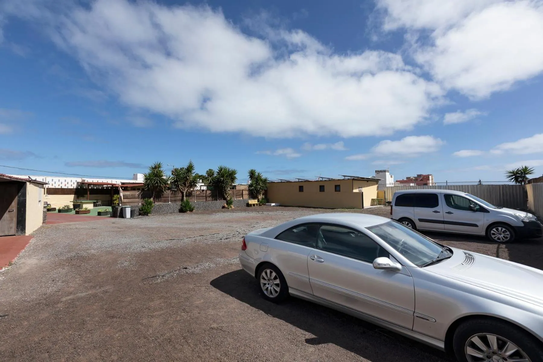 VALTISYA POOL AND AIRPORT