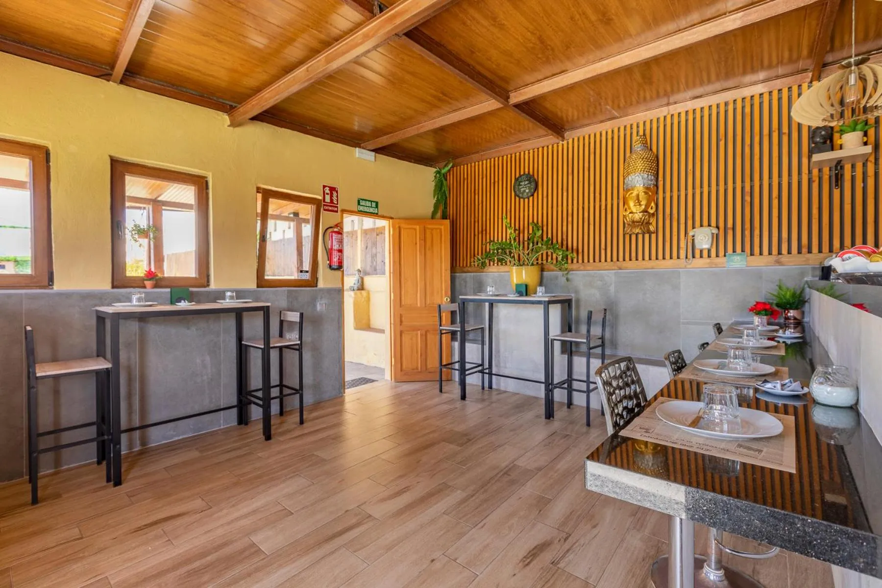 VALTISYA POOL AND AIRPORT