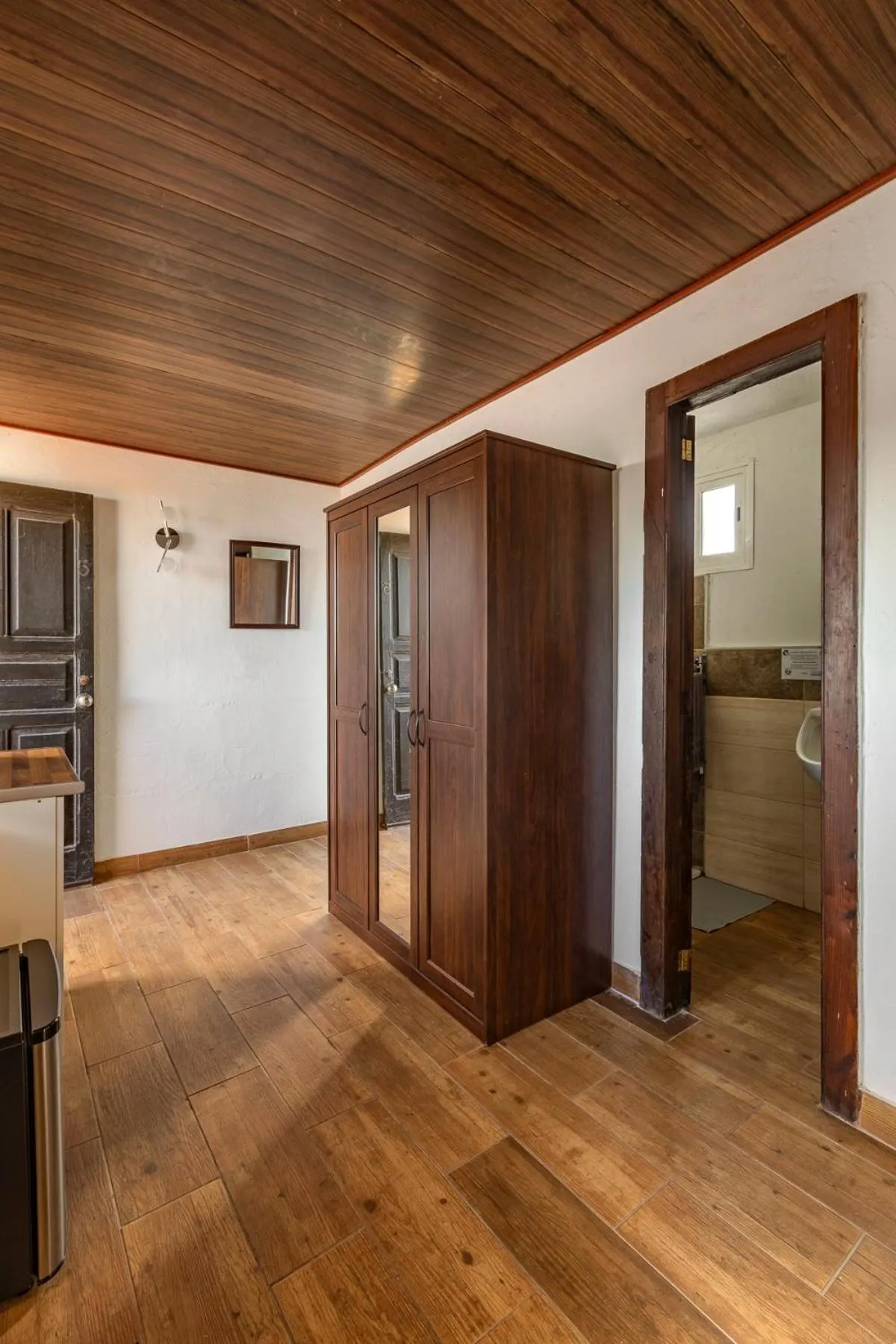 VALTISYA POOL AND AIRPORT