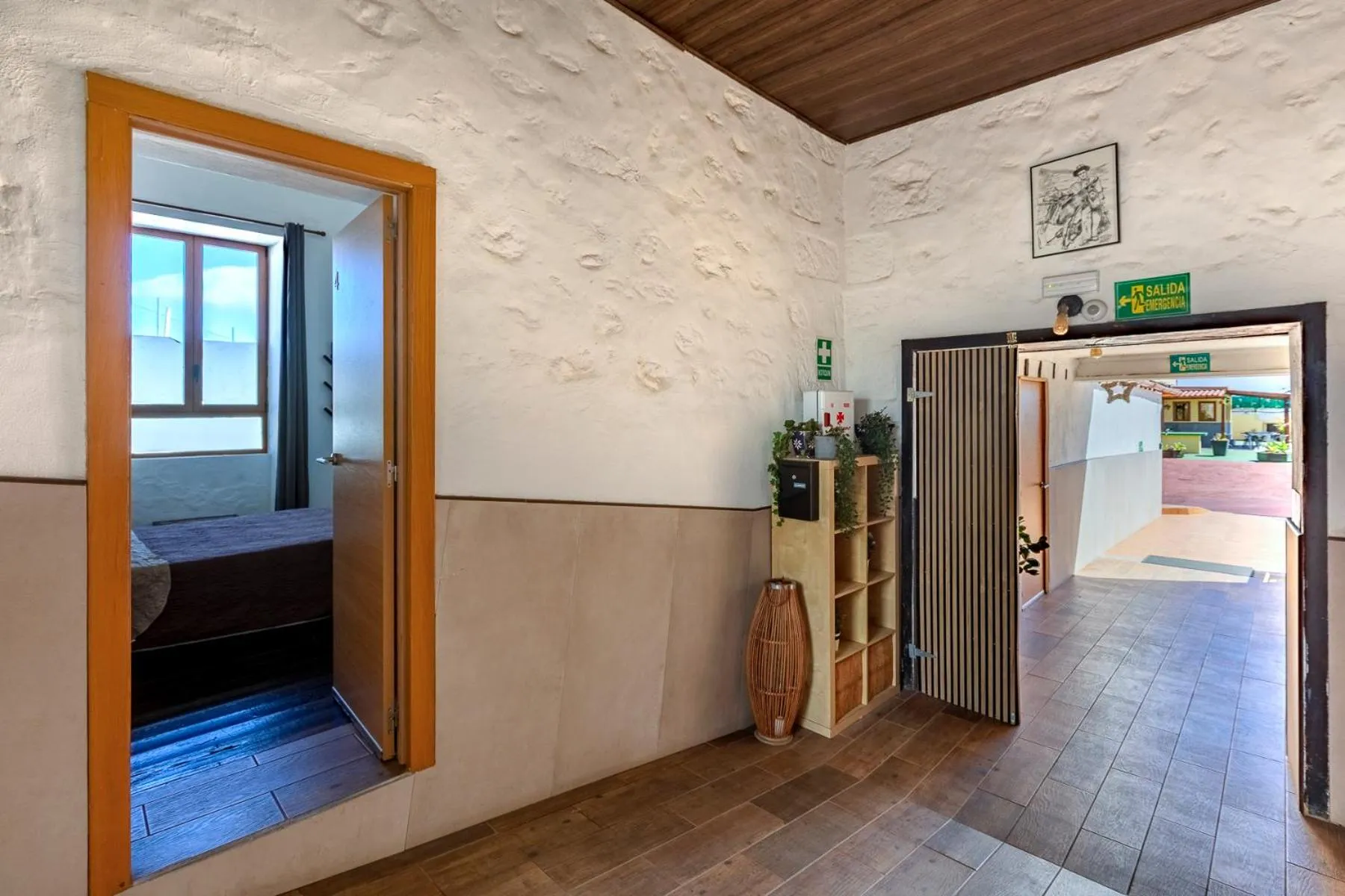 VALTISYA POOL AND AIRPORT