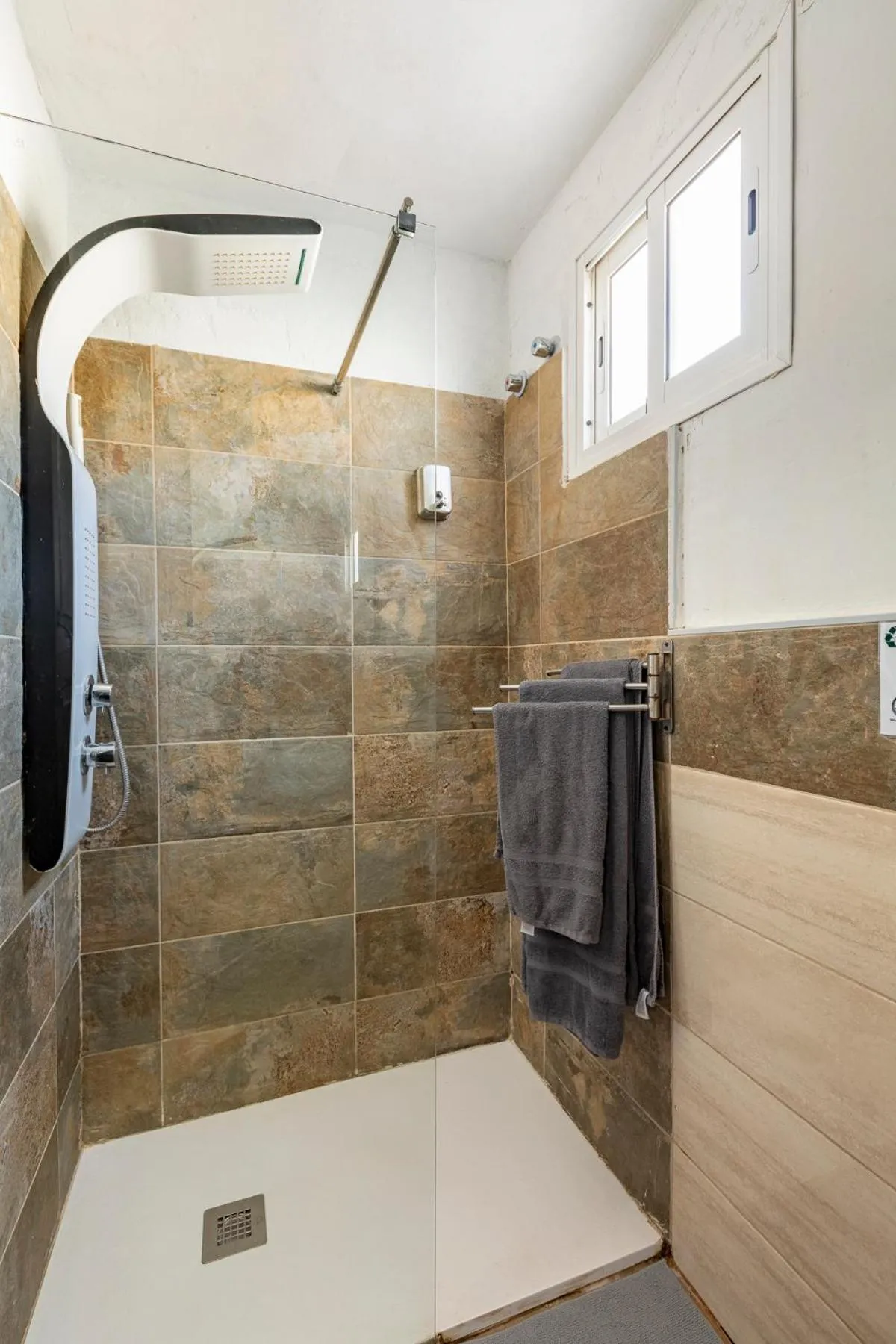 VALTISYA POOL AND AIRPORT