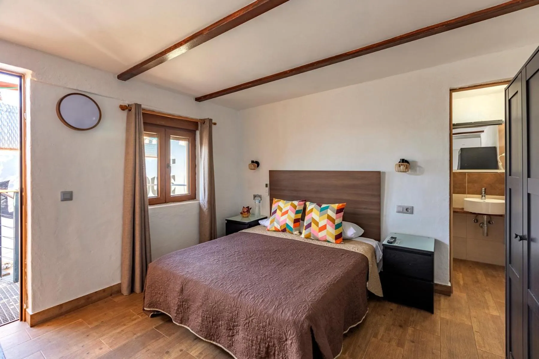 Bed in VALTISYA POOL AND AIRPORT