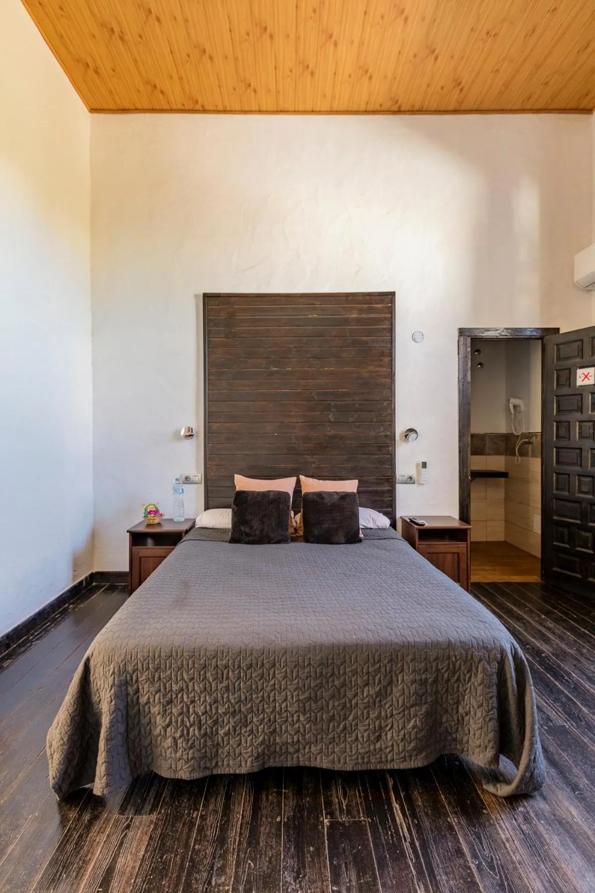 Bed in VALTISYA POOL AND AIRPORT