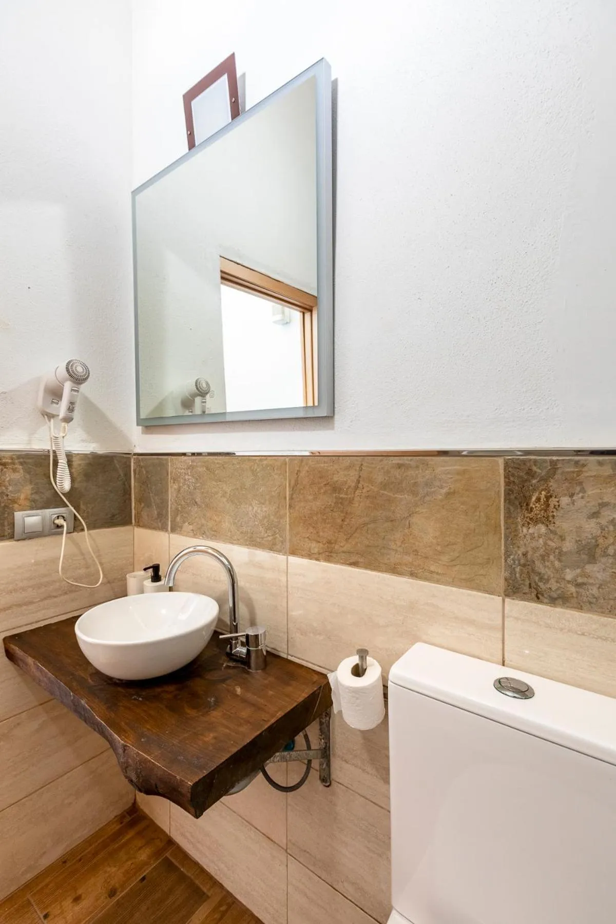 VALTISYA POOL AND AIRPORT