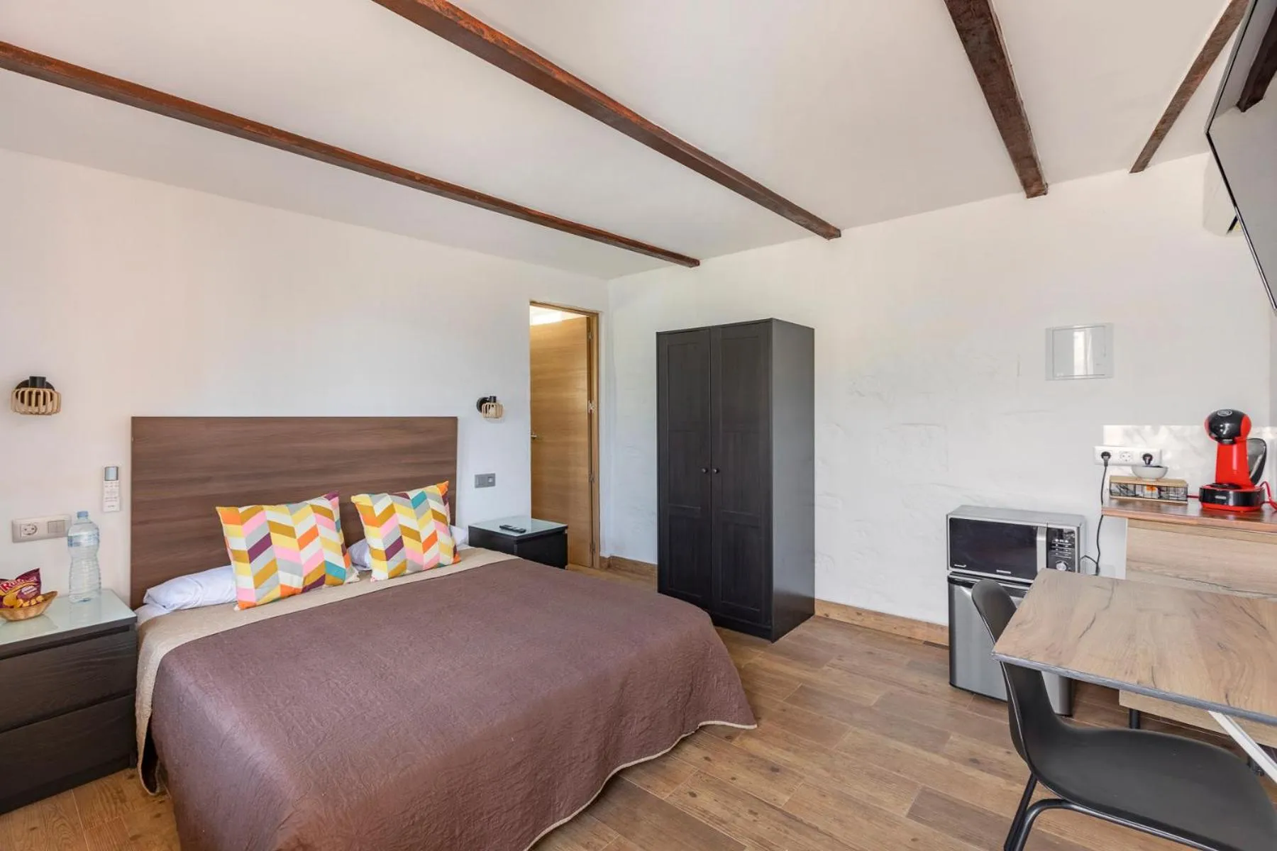 Bed in VALTISYA POOL AND AIRPORT