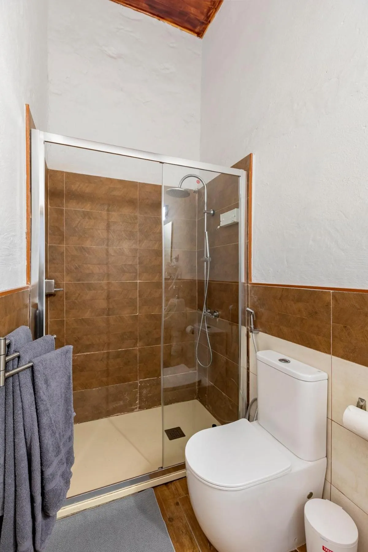 VALTISYA POOL AND AIRPORT