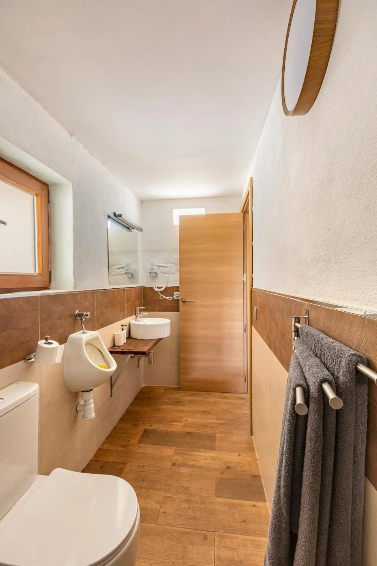 VALTISYA POOL AND AIRPORT