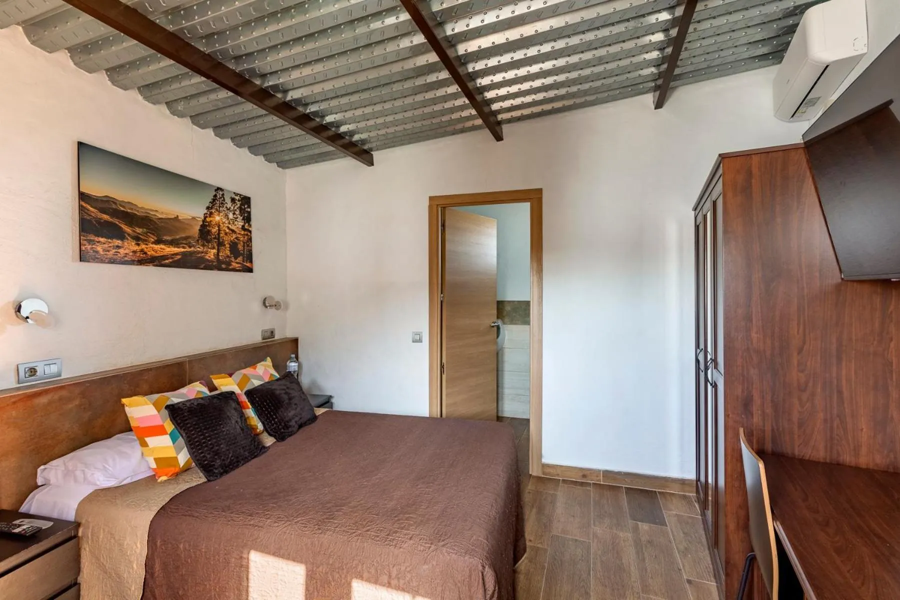 Bed in VALTISYA POOL AND AIRPORT