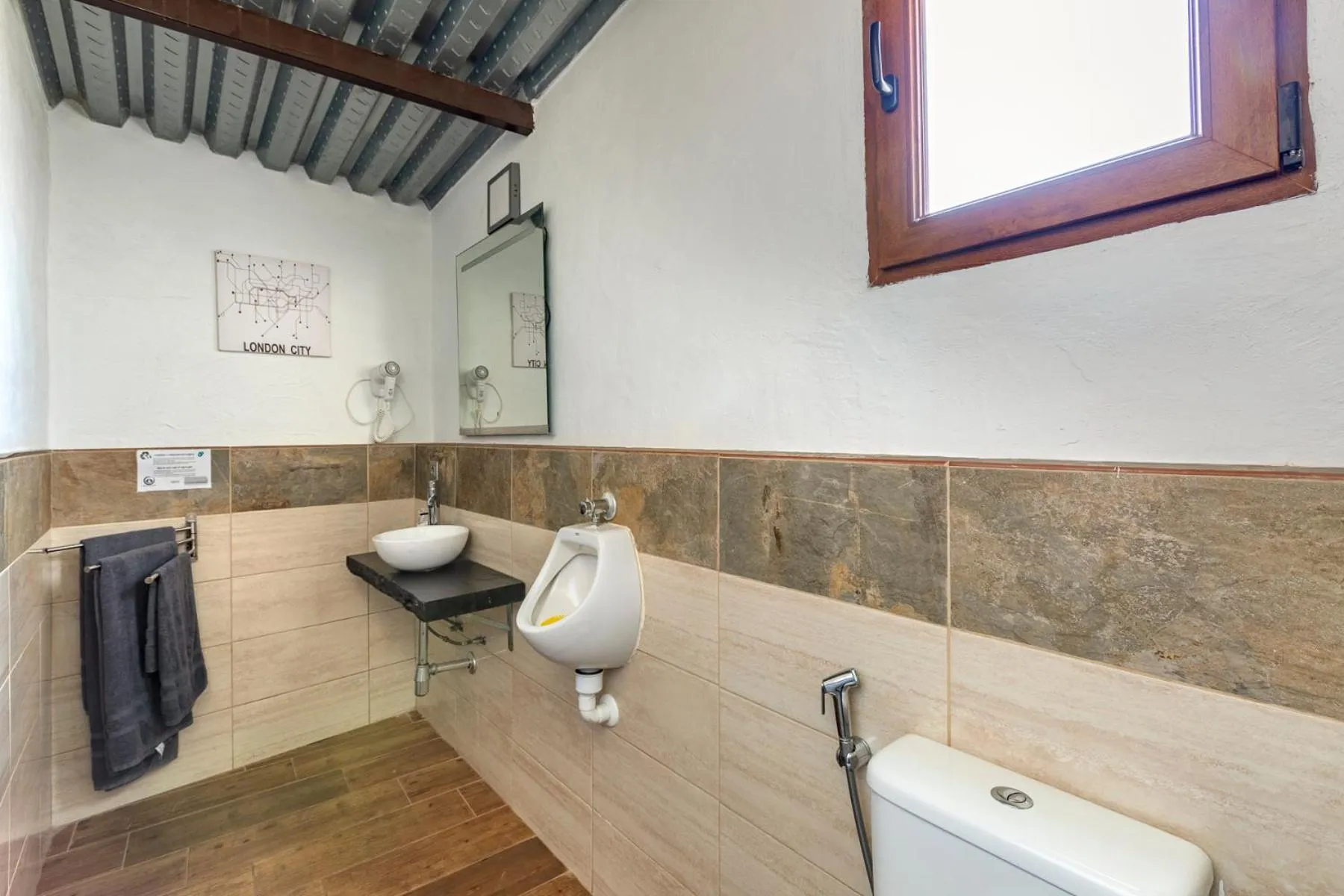 VALTISYA POOL AND AIRPORT