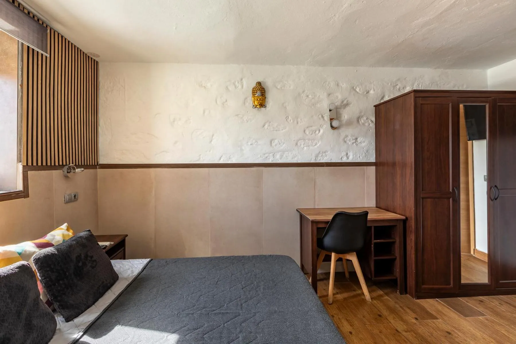 Bed in VALTISYA POOL AND AIRPORT