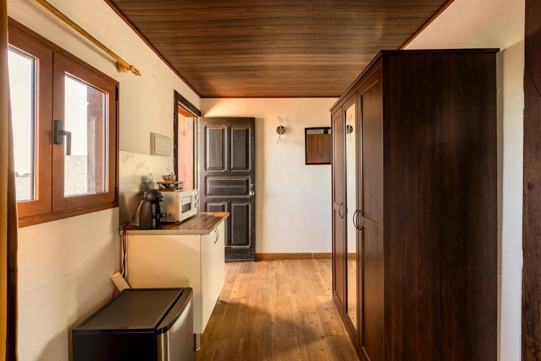 VALTISYA POOL AND AIRPORT