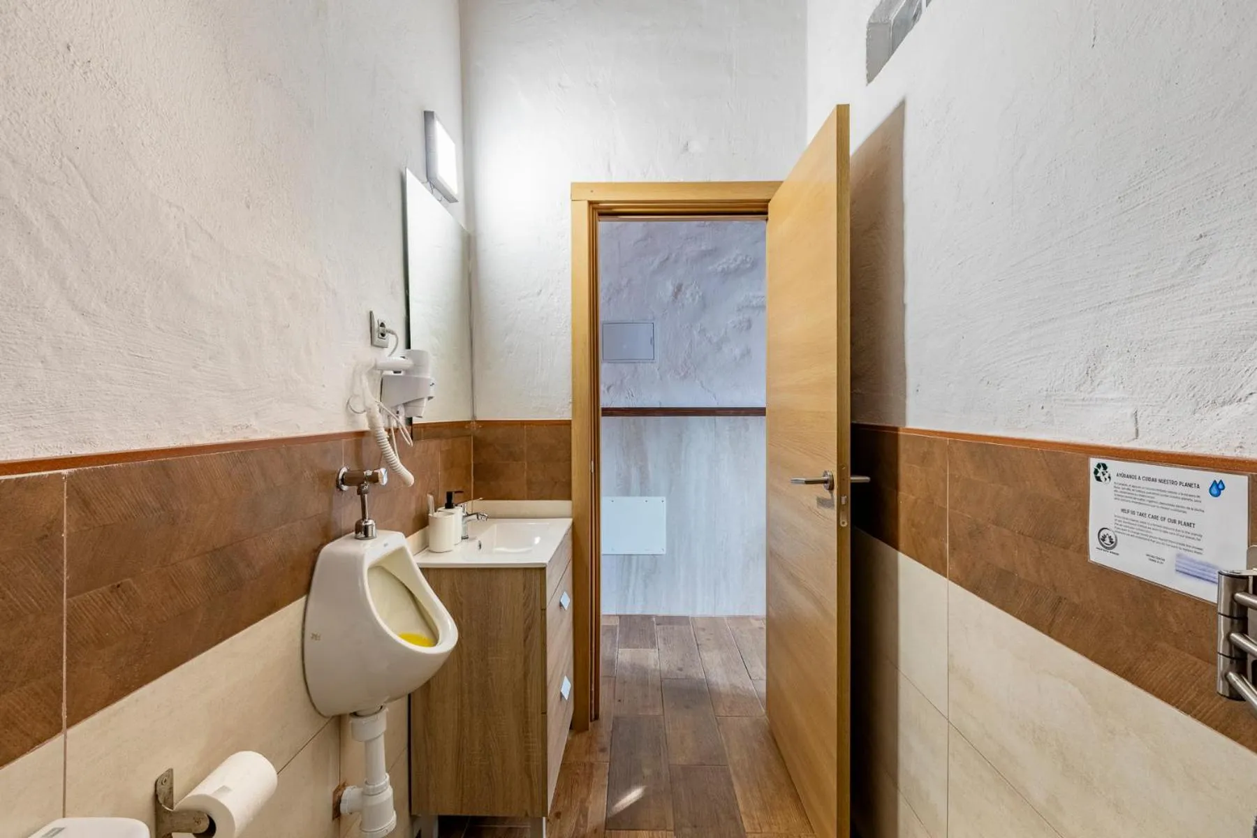 VALTISYA POOL AND AIRPORT