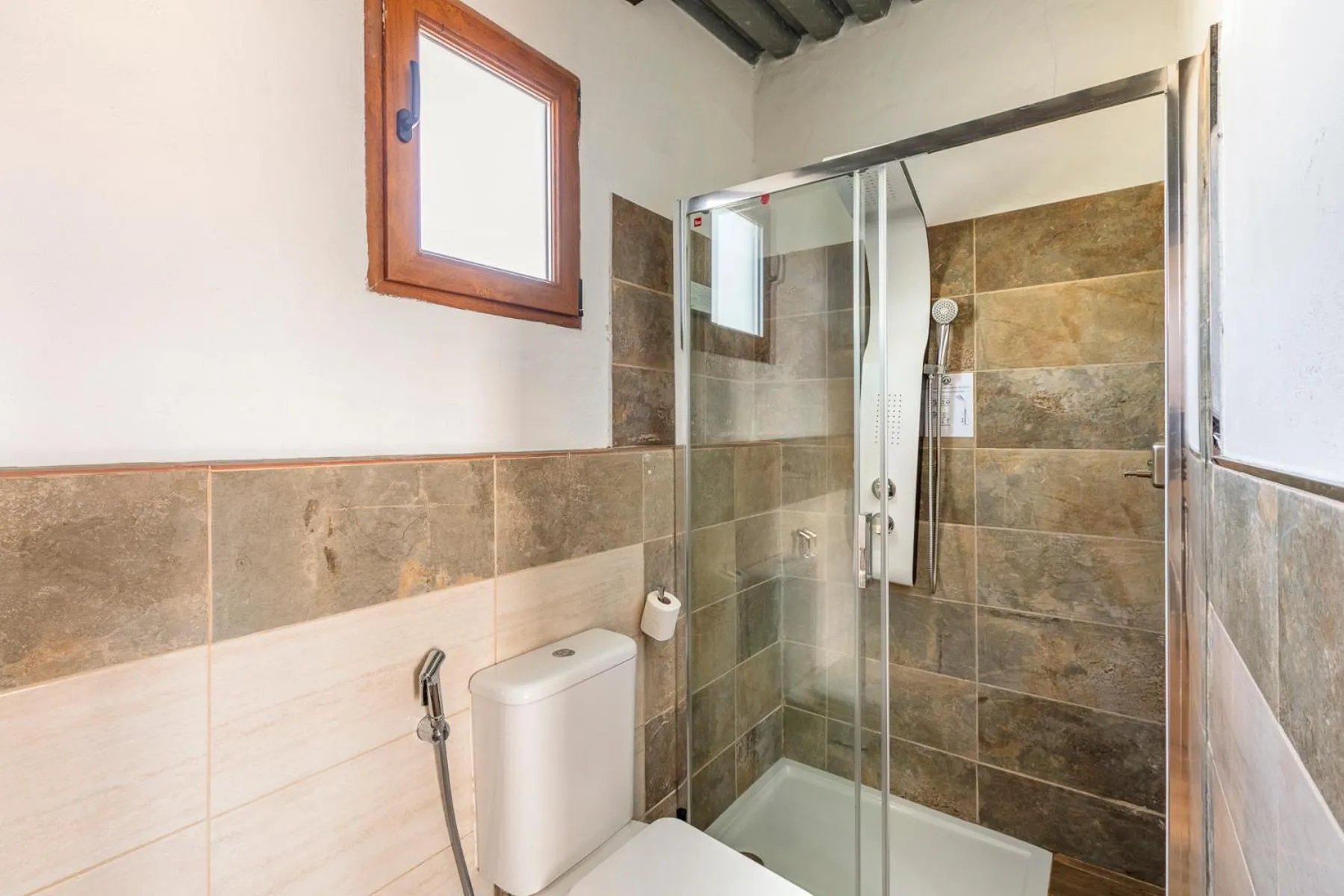 VALTISYA POOL AND AIRPORT