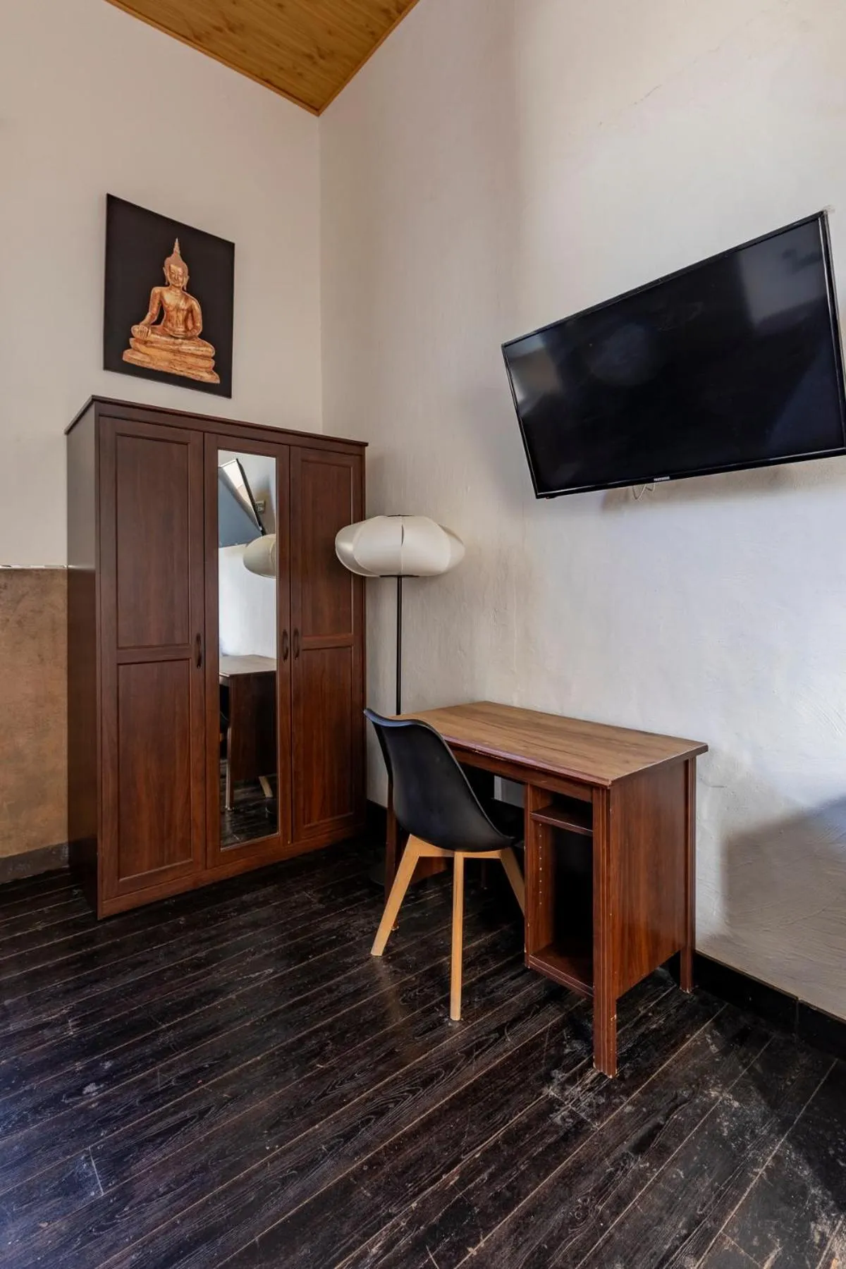 VALTISYA POOL AND AIRPORT