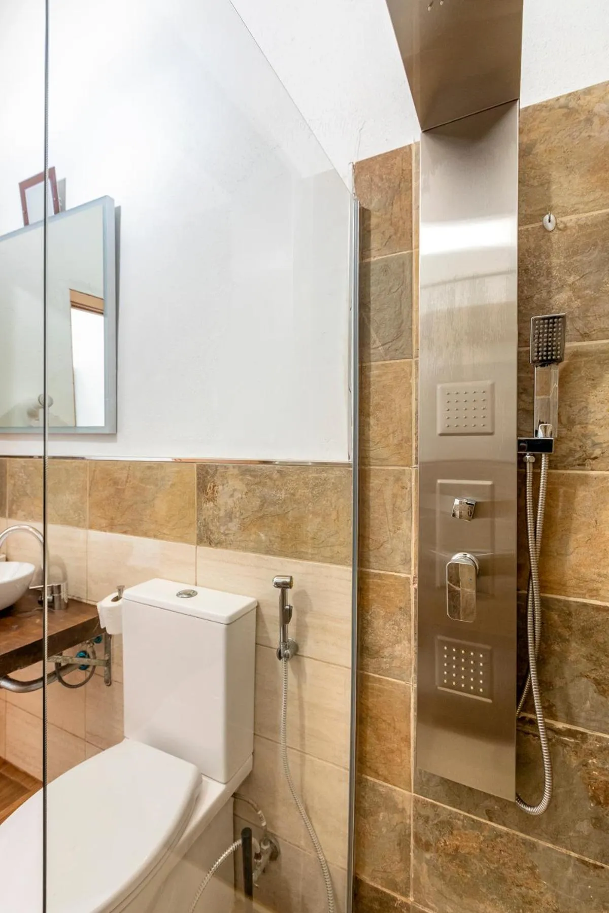 VALTISYA POOL AND AIRPORT