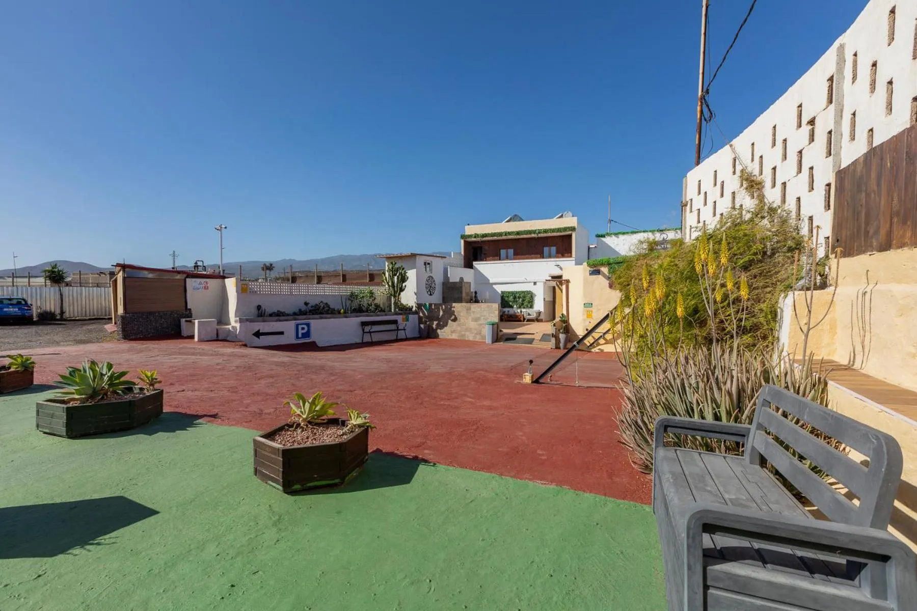 VALTISYA POOL AND AIRPORT