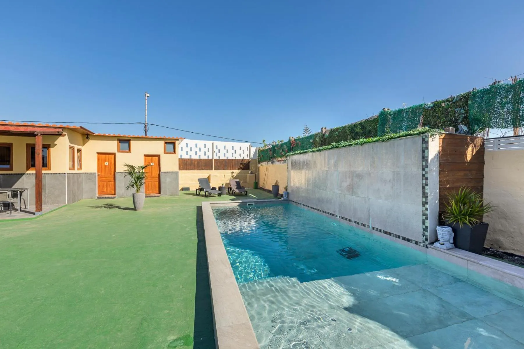 VALTISYA POOL AND AIRPORT