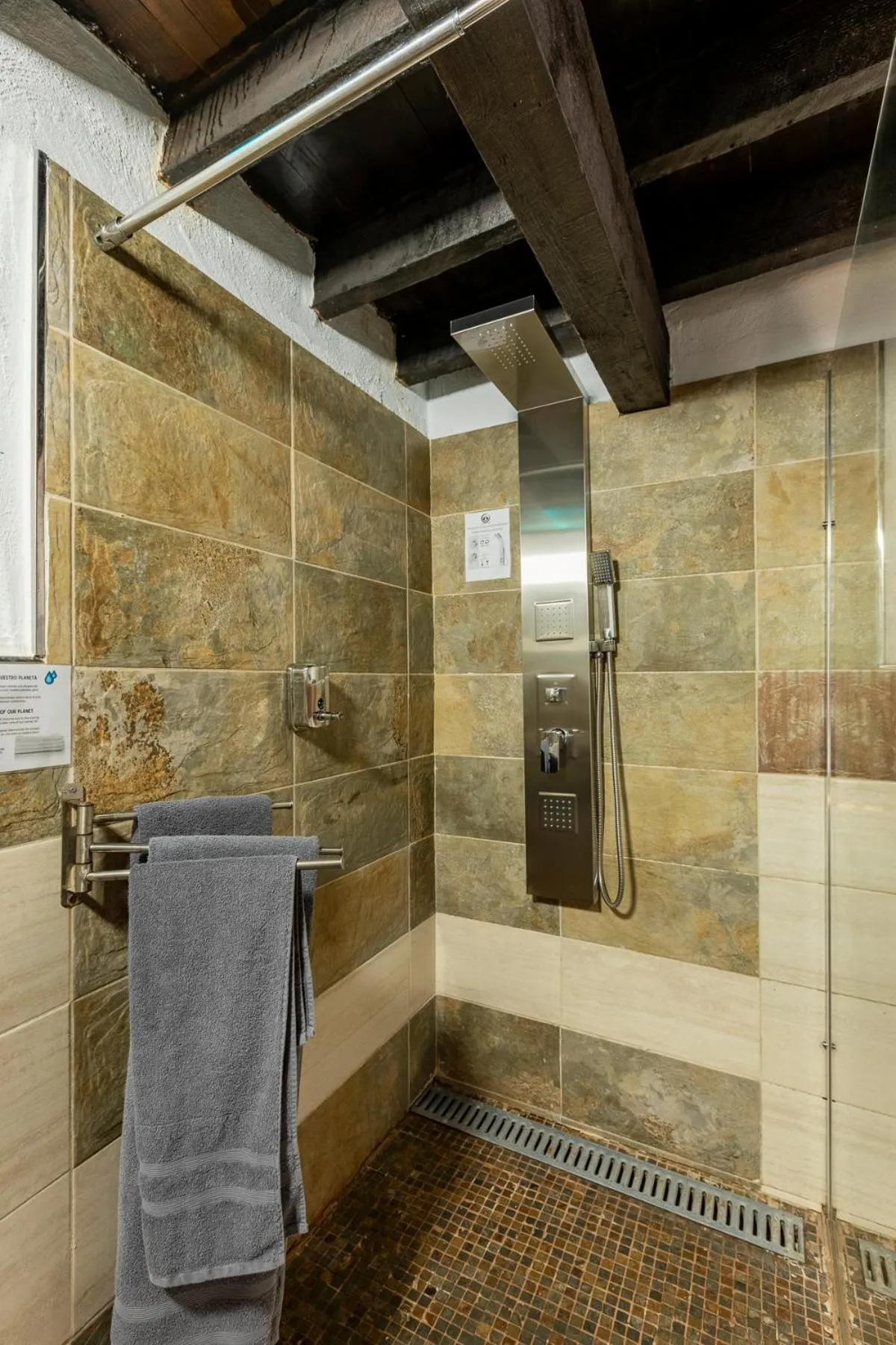 VALTISYA POOL AND AIRPORT