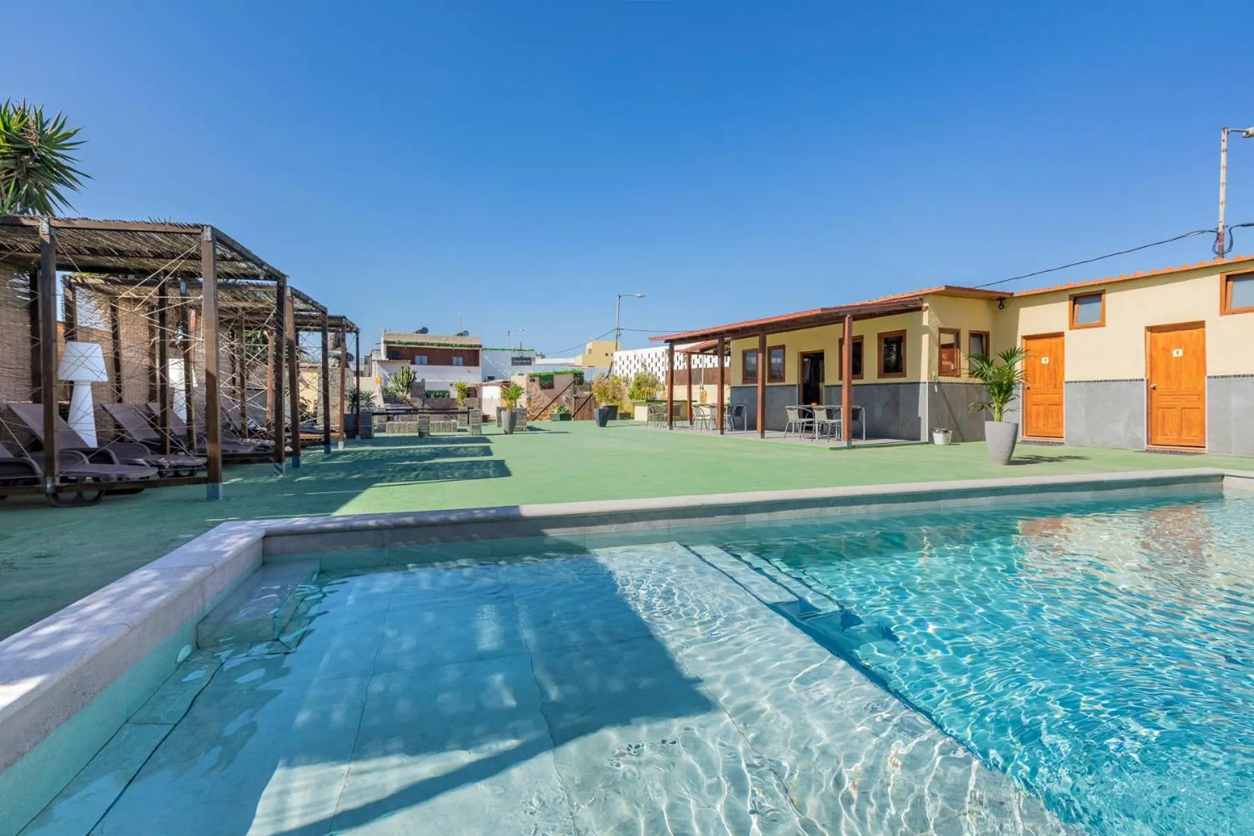 VALTISYA POOL AND AIRPORT