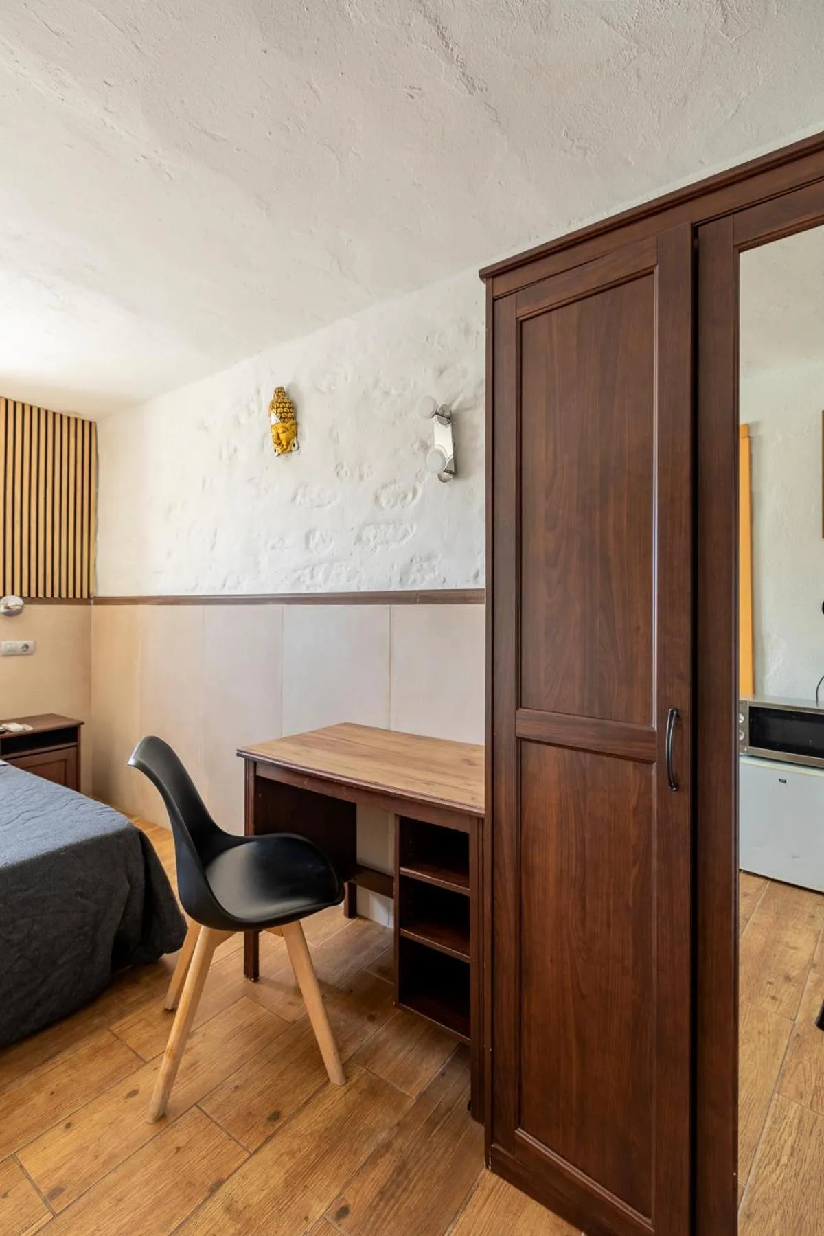 VALTISYA POOL AND AIRPORT