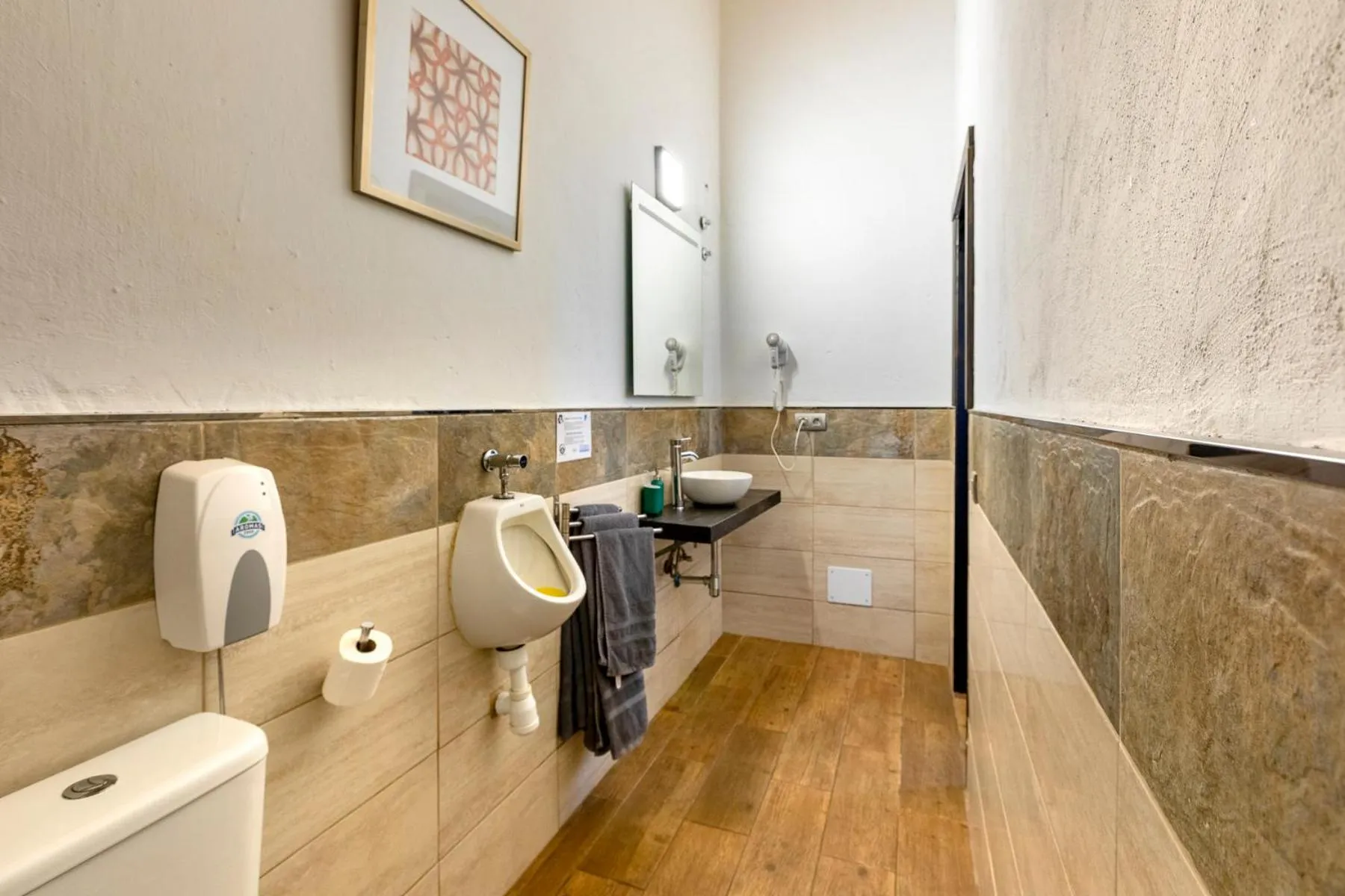 VALTISYA POOL AND AIRPORT