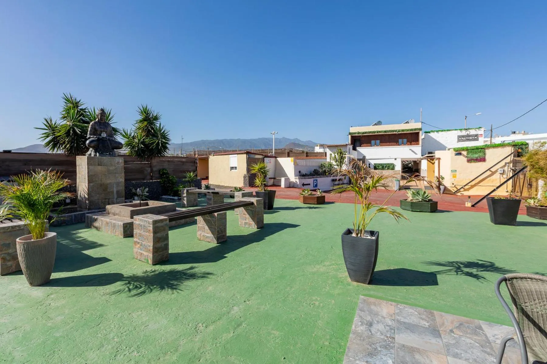 VALTISYA POOL AND AIRPORT