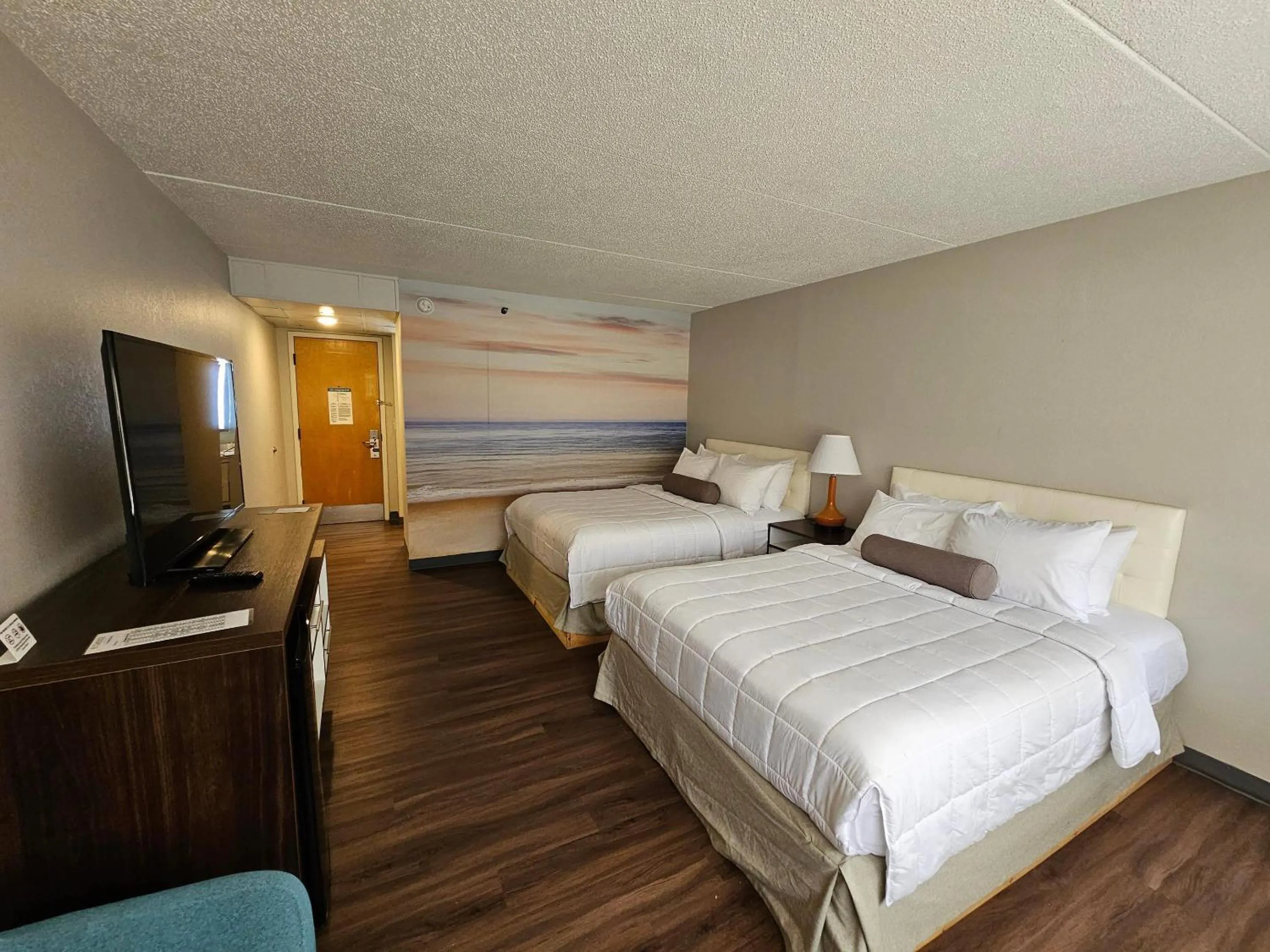 Bedroom, Bed in Germaine Inn South Portland