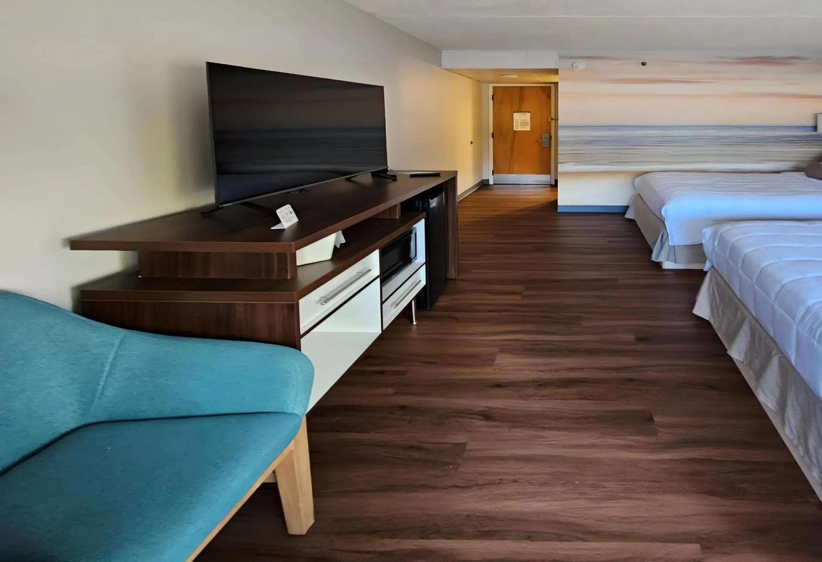 Bedroom, Bed in Germaine Inn South Portland