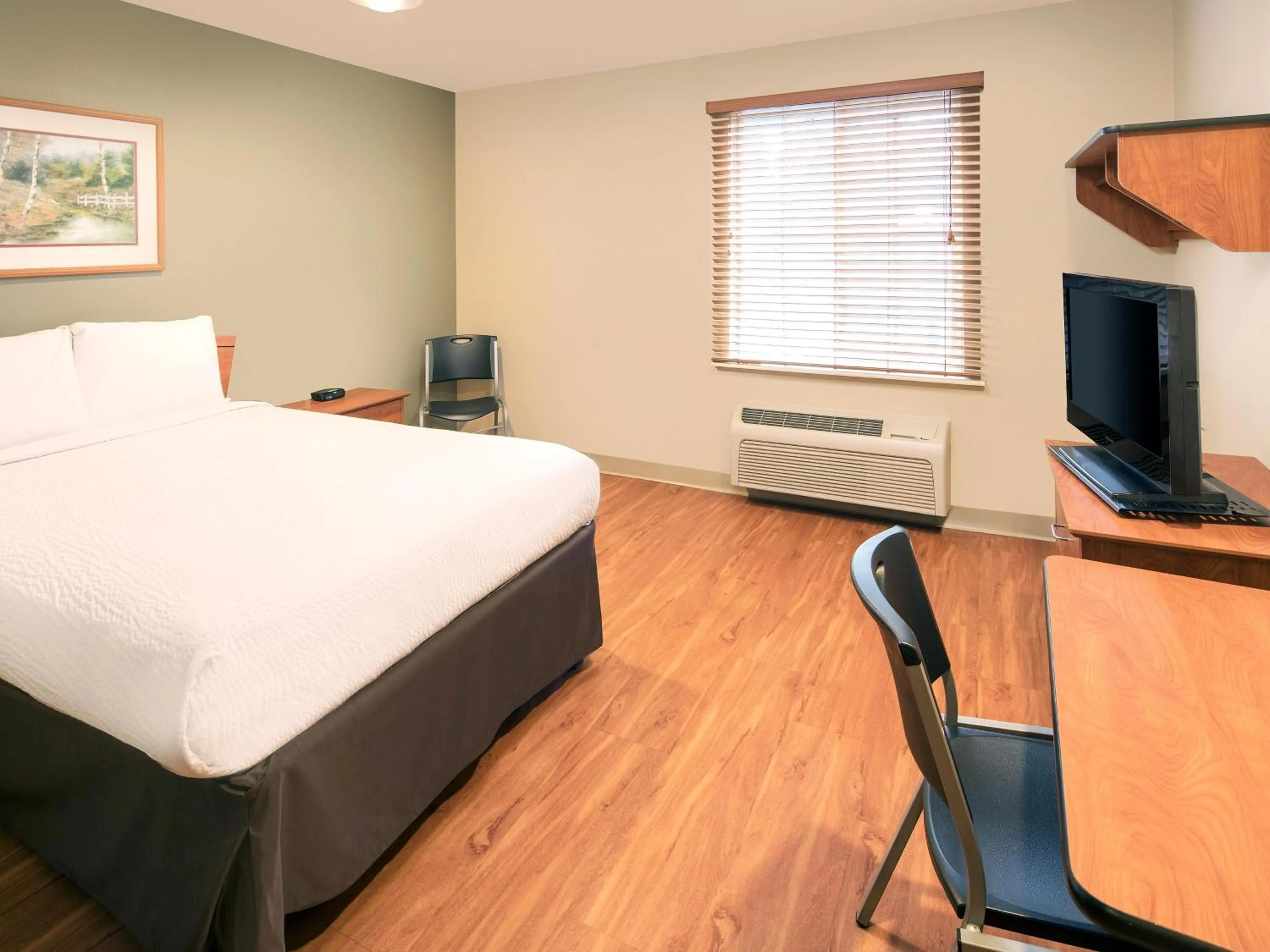 Bed in Extended Stay America Select Suites - Fayetteville - Cliffdale