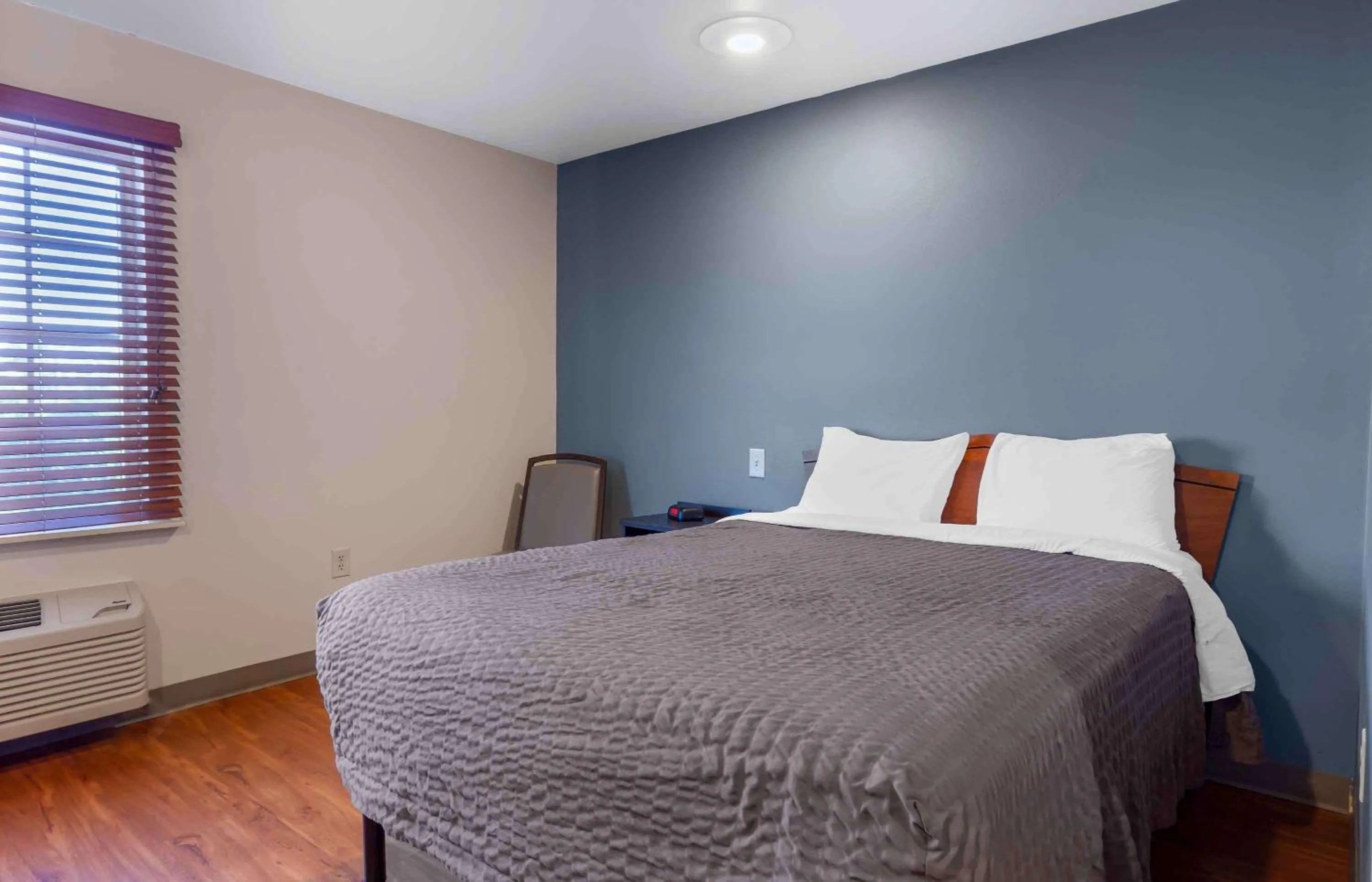 Bedroom, Bed in Extended Stay America Select Suites - Fayetteville - Cliffdale