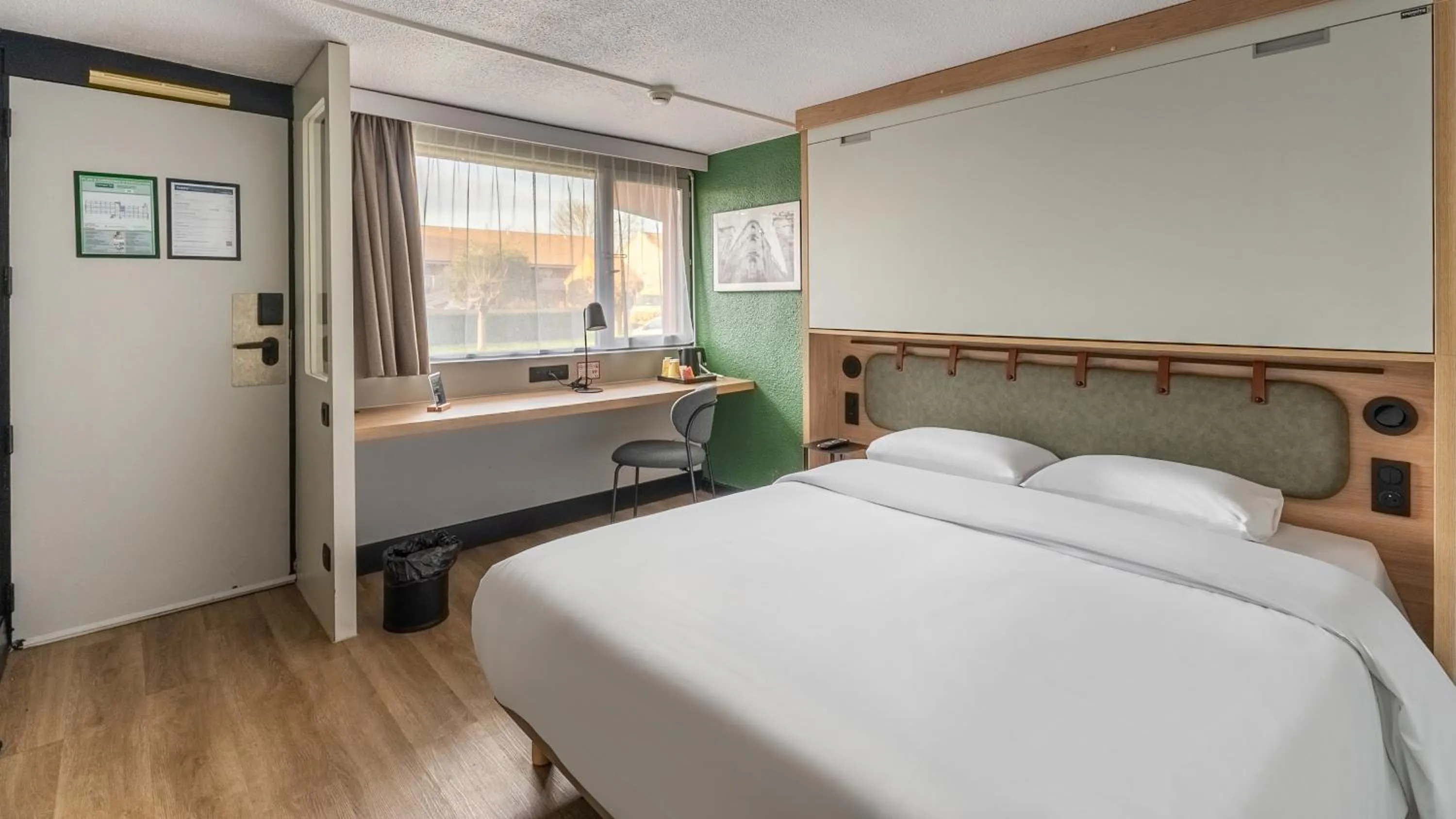 Bed in Campanile NATURE - Bordeaux Lac