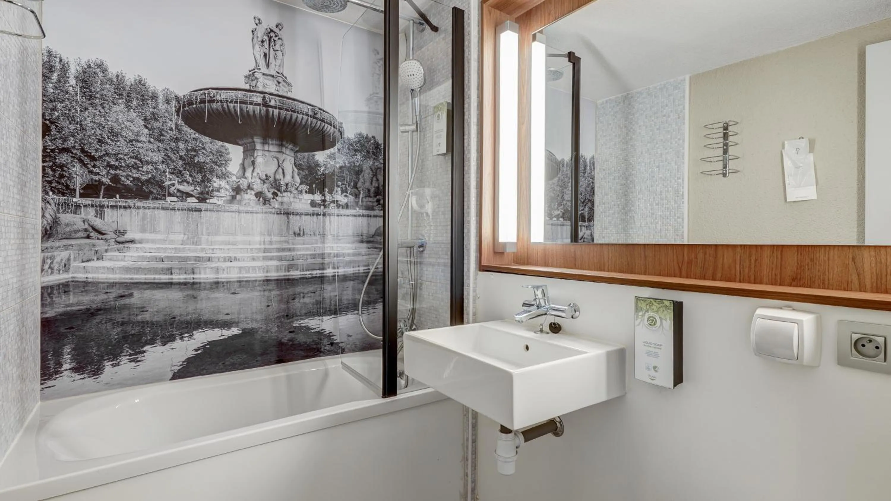 Bathroom in Campanile NATURE - Bordeaux Lac