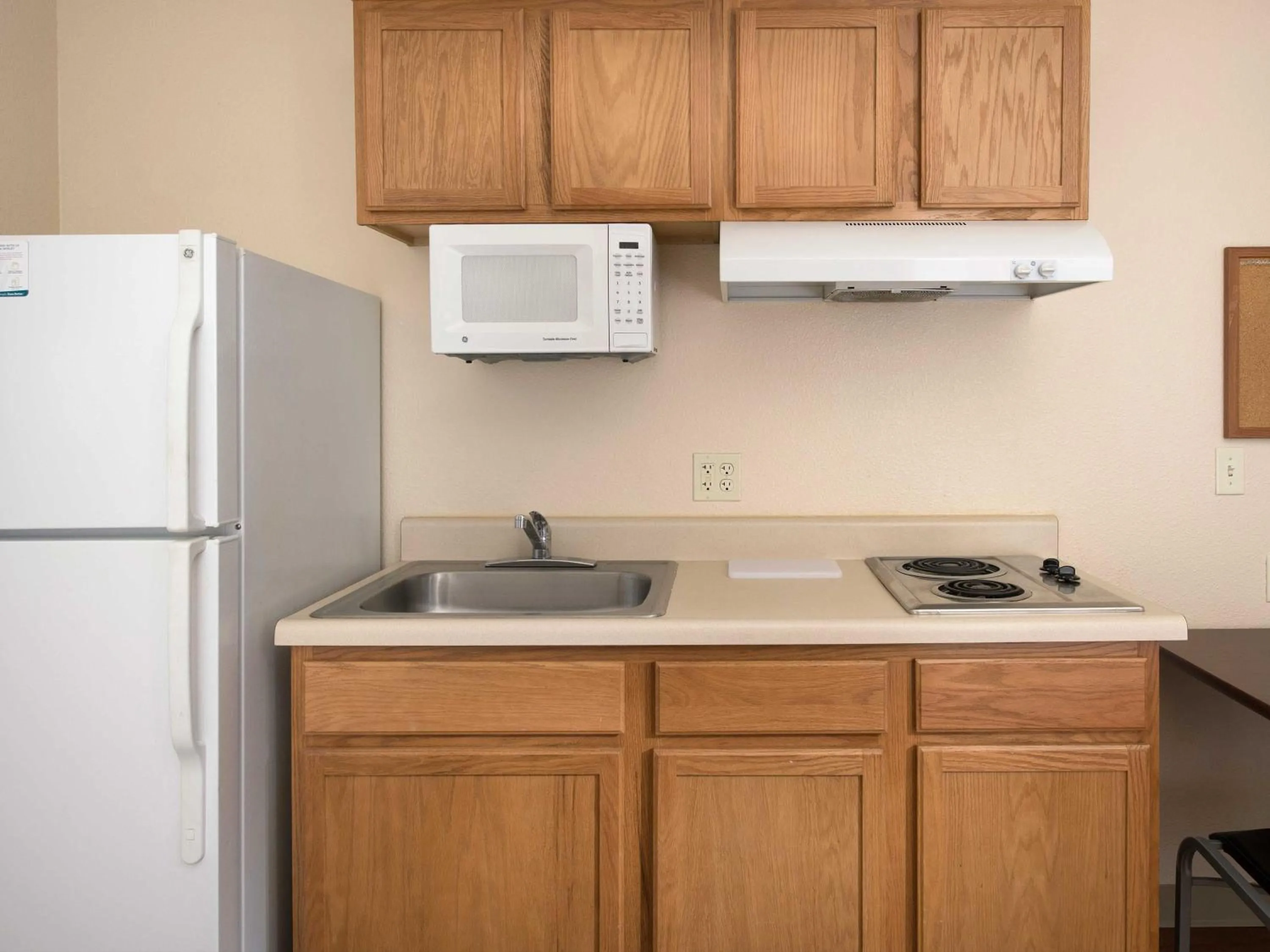 Kitchen or kitchenette in WoodSpring Suites Kansas City Mission
