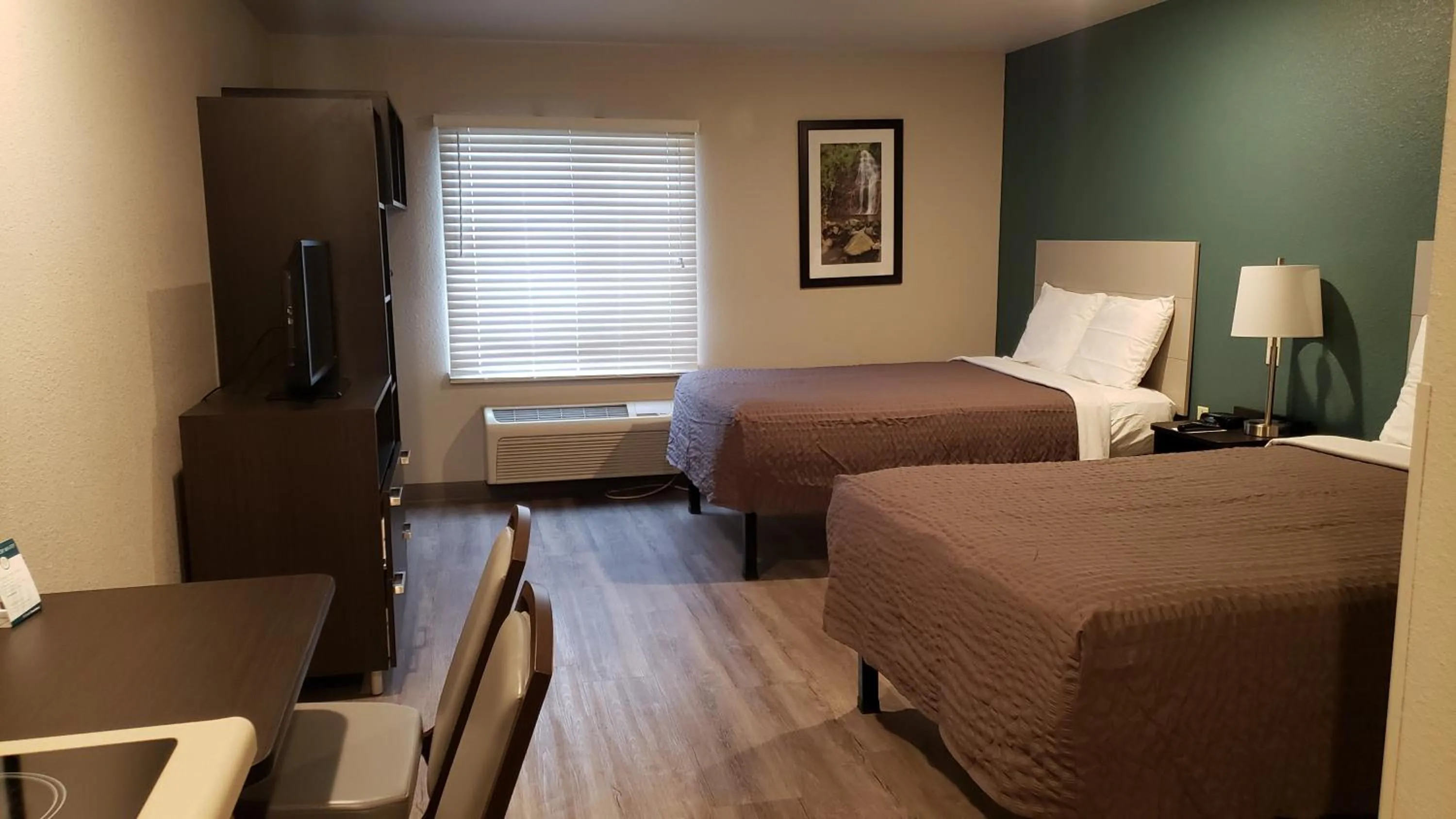 Photo of the whole room, Bed in WoodSpring Suites Kansas City Mission