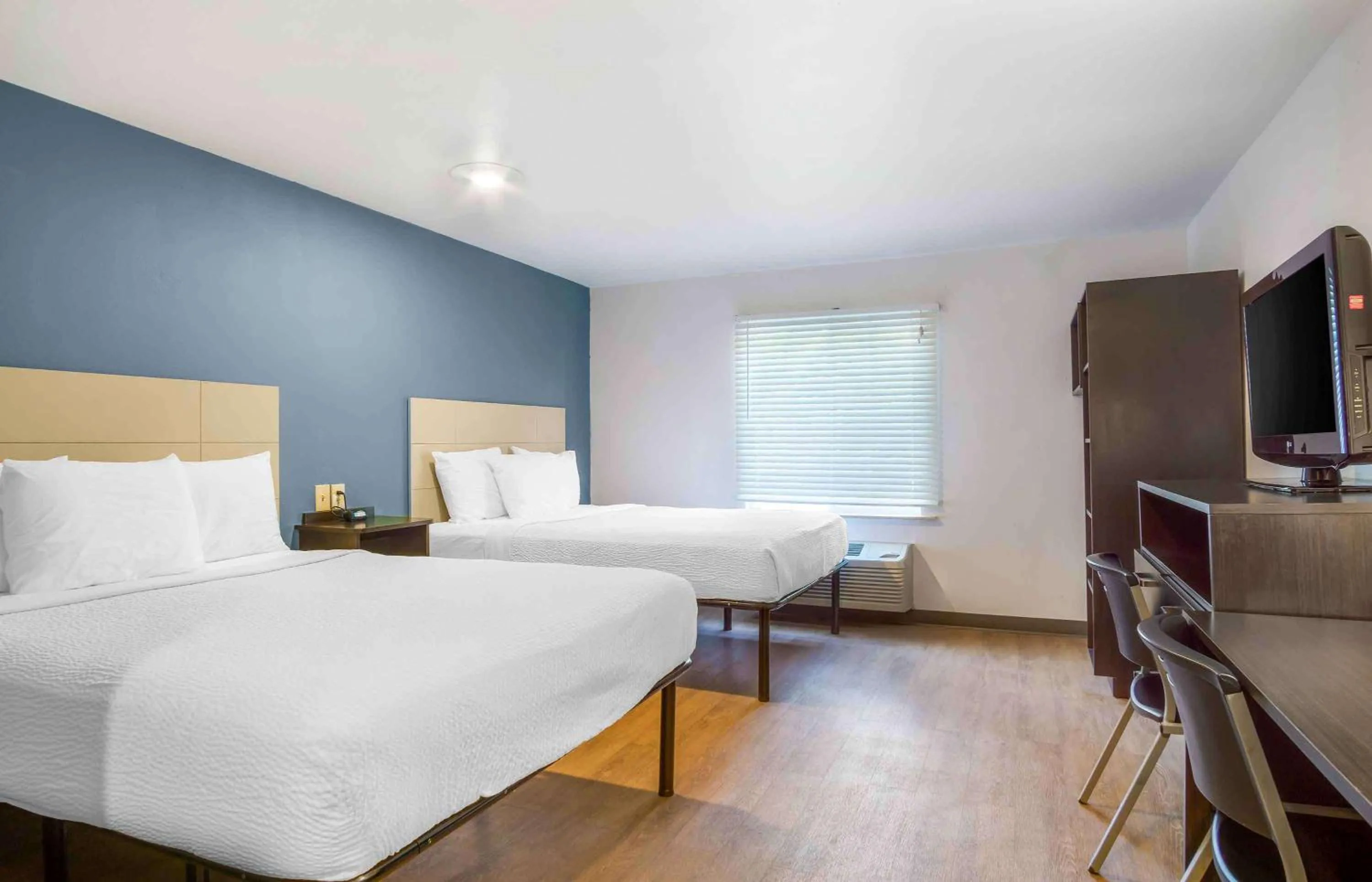 Bedroom, Bed in Extended Stay America Select Suites - Charleston - Ashley Phosphate Rd