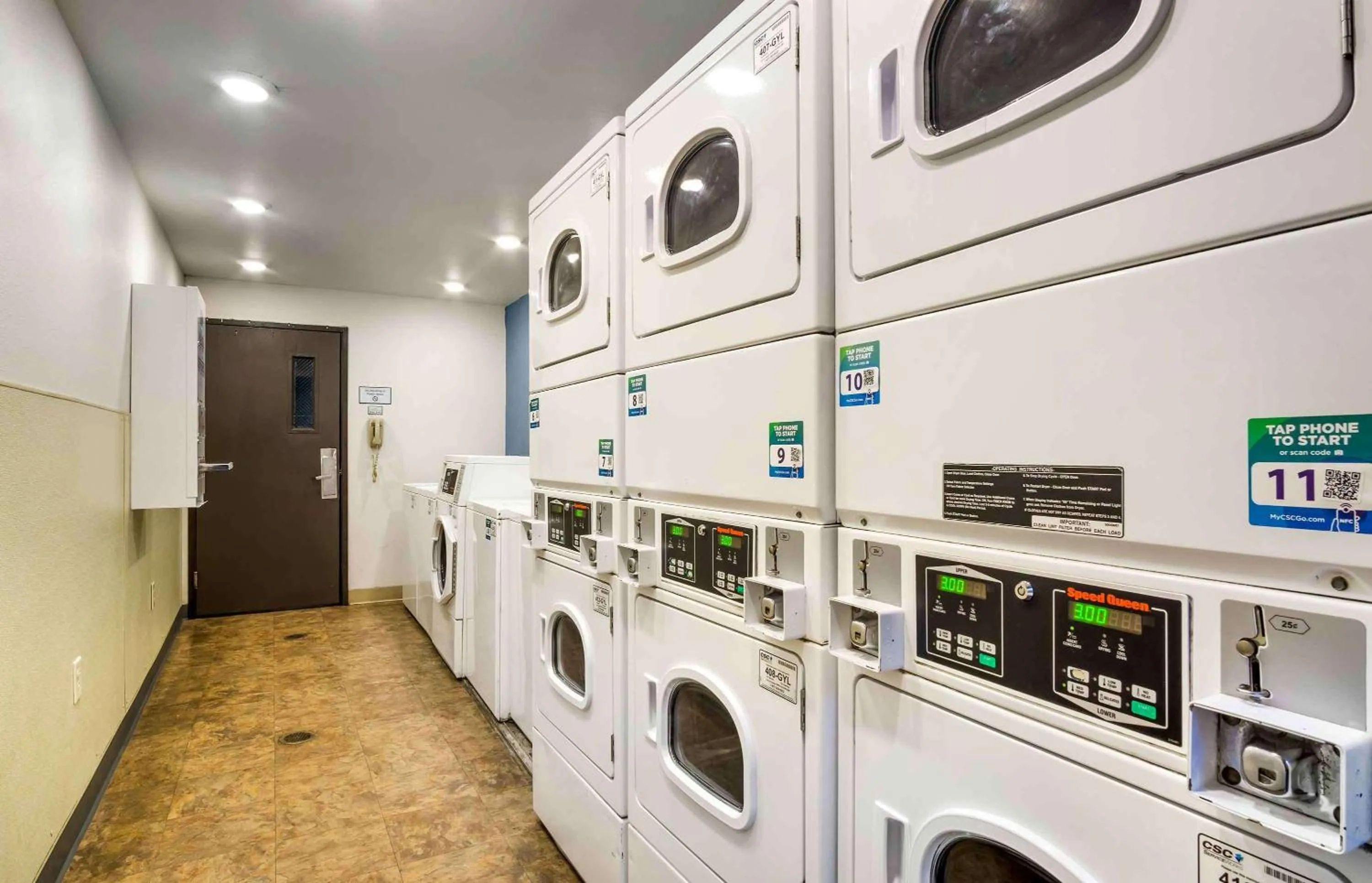 Property building in Extended Stay America Select Suites - Charleston - Ashley Phosphate Rd