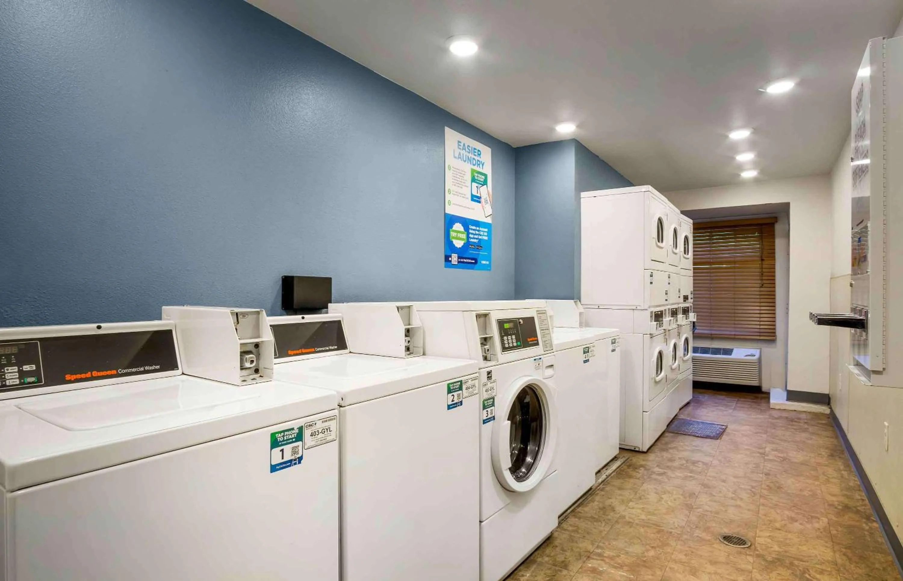 Property building in Extended Stay America Select Suites - Charleston - Ashley Phosphate Rd