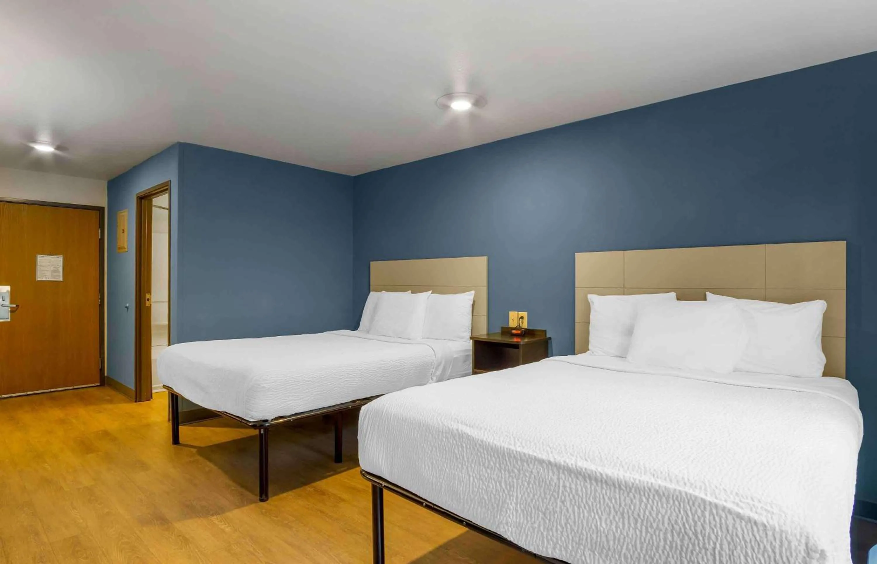 Bedroom, Bed in Extended Stay America Select Suites - Charleston - Ashley Phosphate Rd