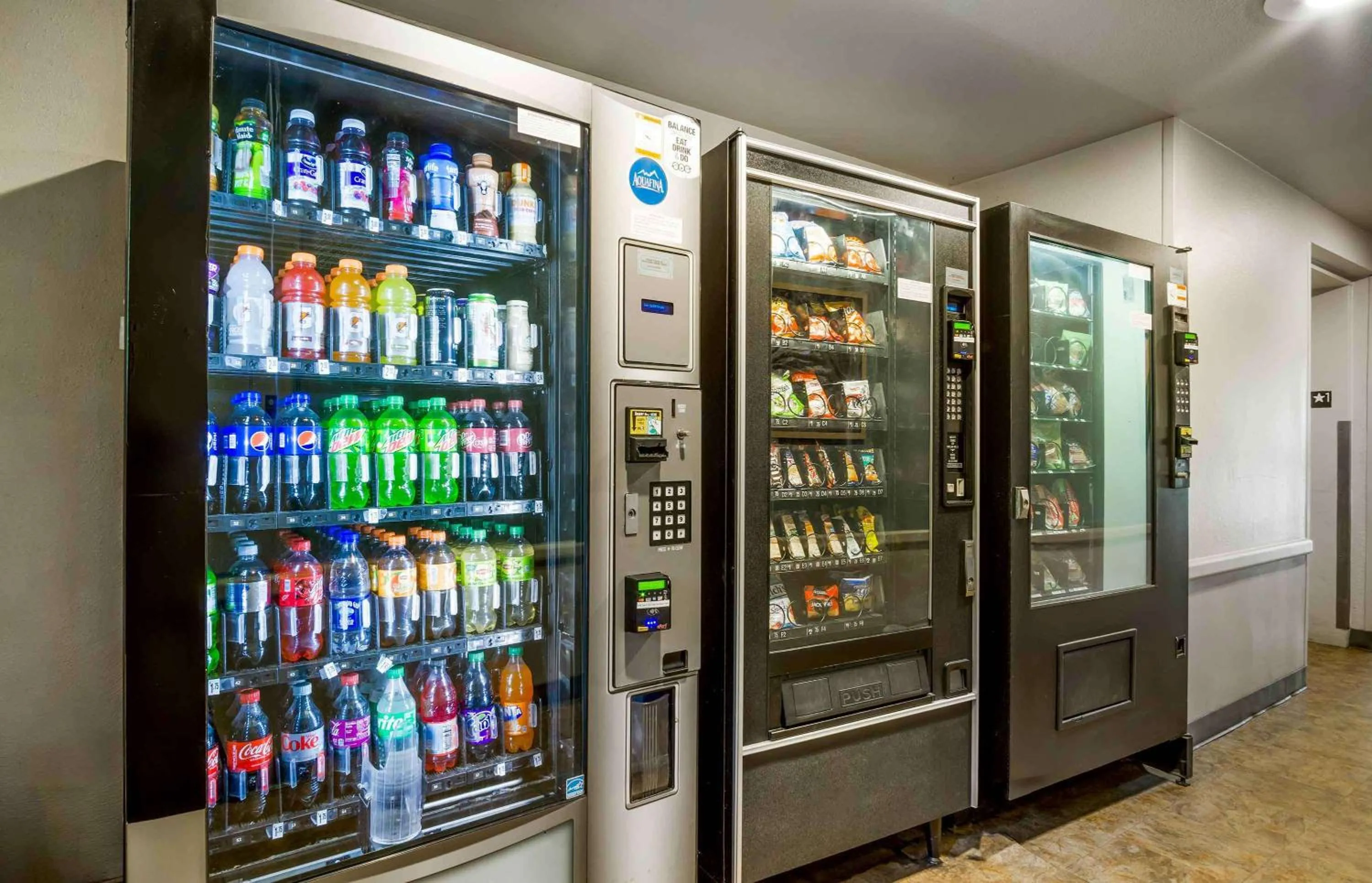 Property building in Extended Stay America Select Suites - Charleston - Ashley Phosphate Rd