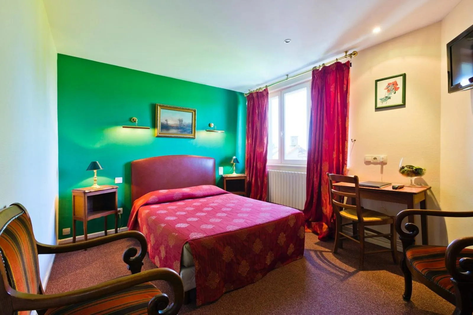 Bed in Relais d'Auvergne