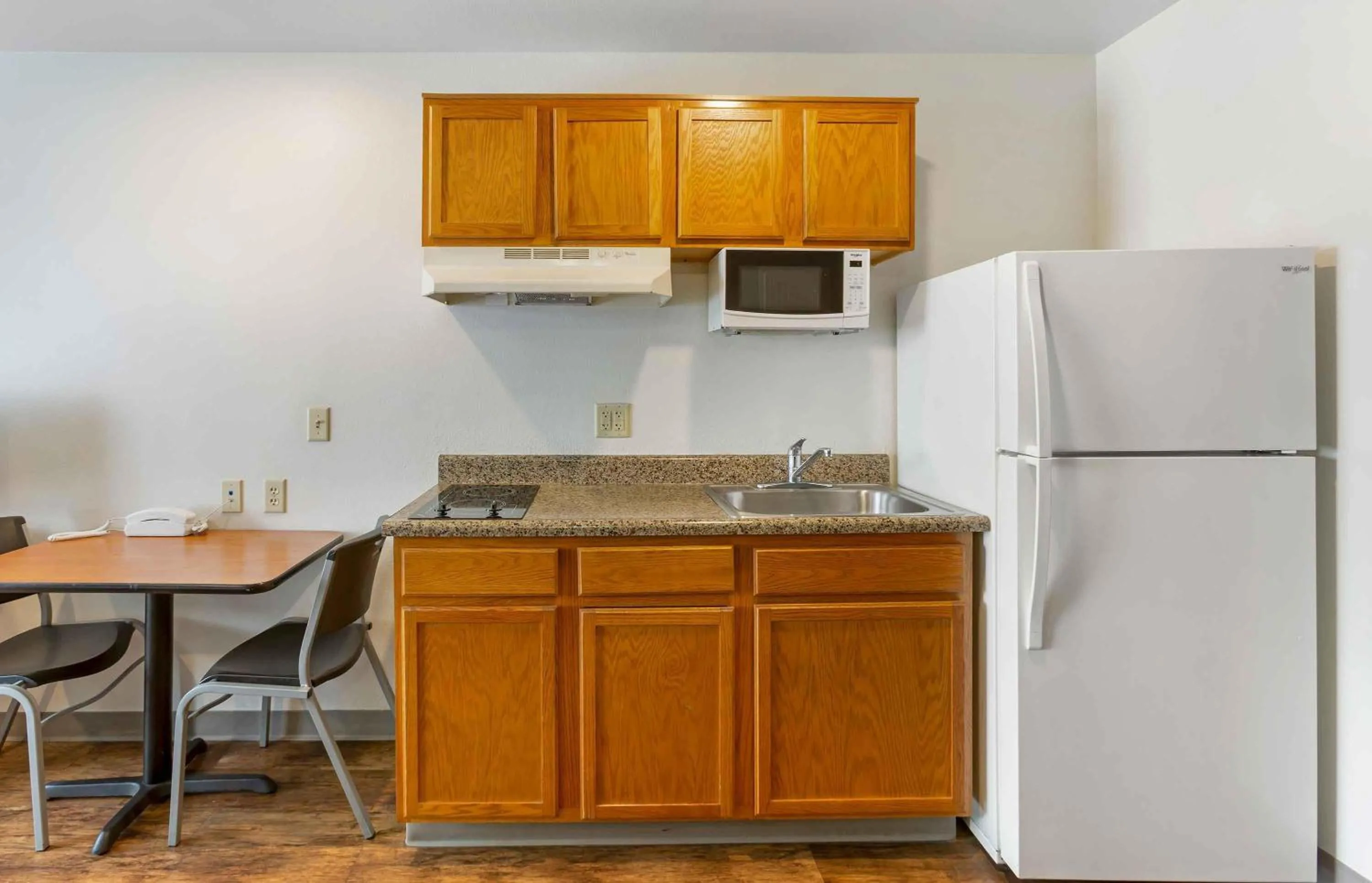 Kitchen or kitchenette in Extended Stay America Select Suites - Phoenix - North
