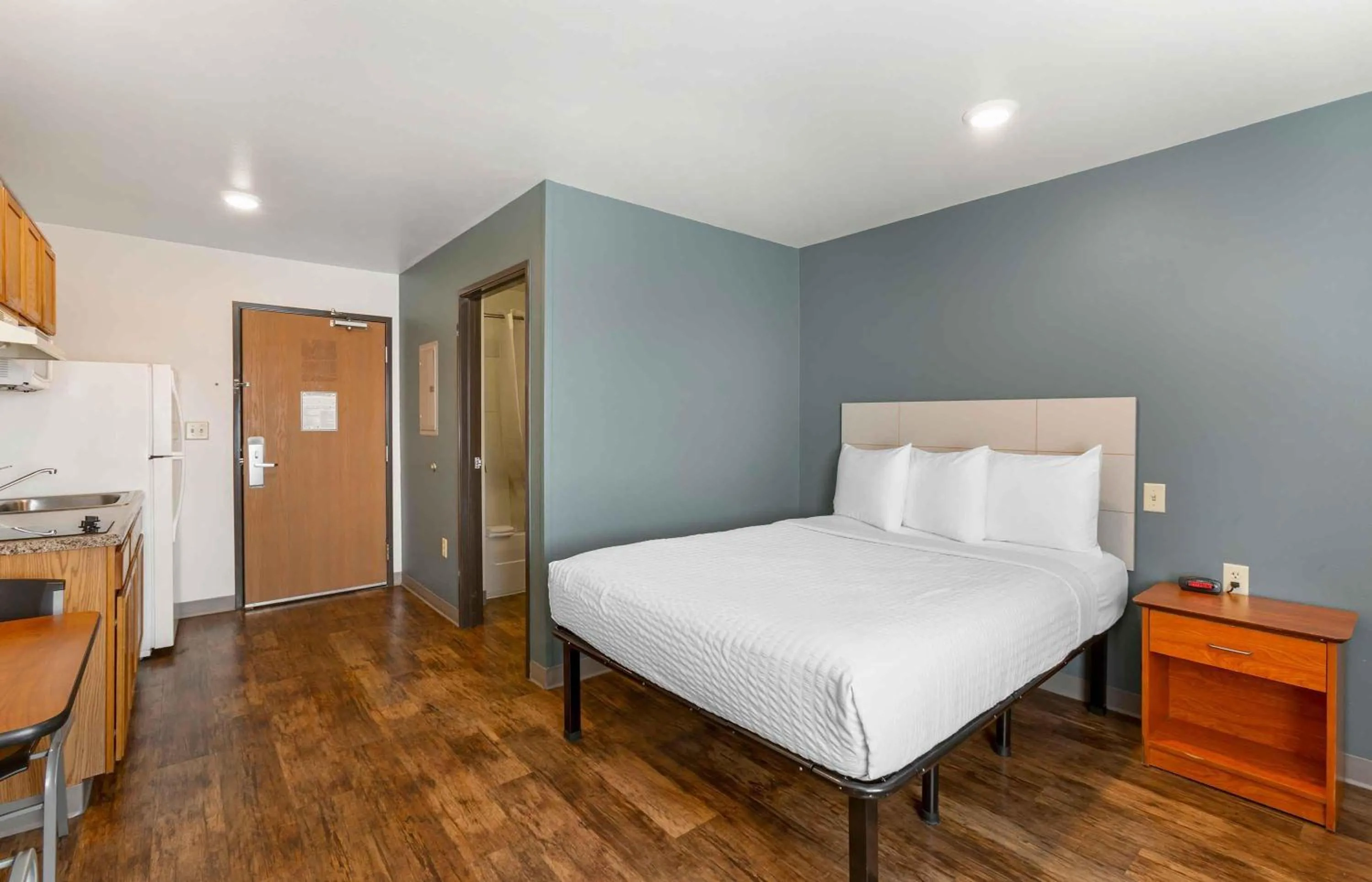 Bedroom, Bed in Extended Stay America Select Suites - Phoenix - North
