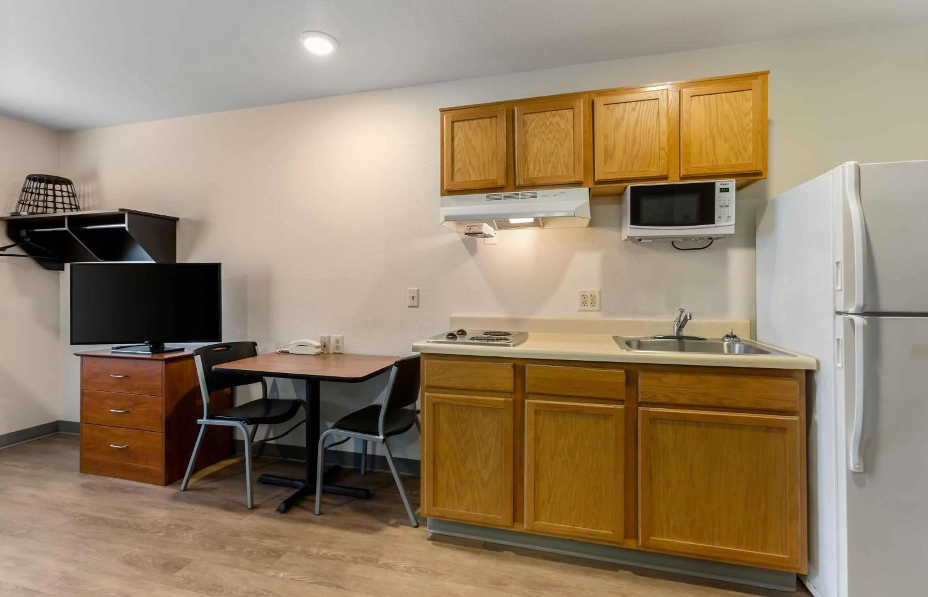 Kitchen or kitchenette in Extended Stay America Select Suites - Phoenix - Peoria - Sun City