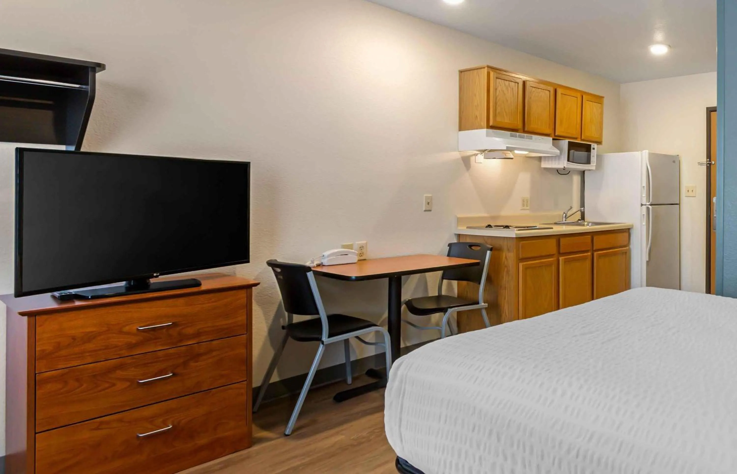 Bedroom, Bed in Extended Stay America Select Suites - Phoenix - Peoria - Sun City