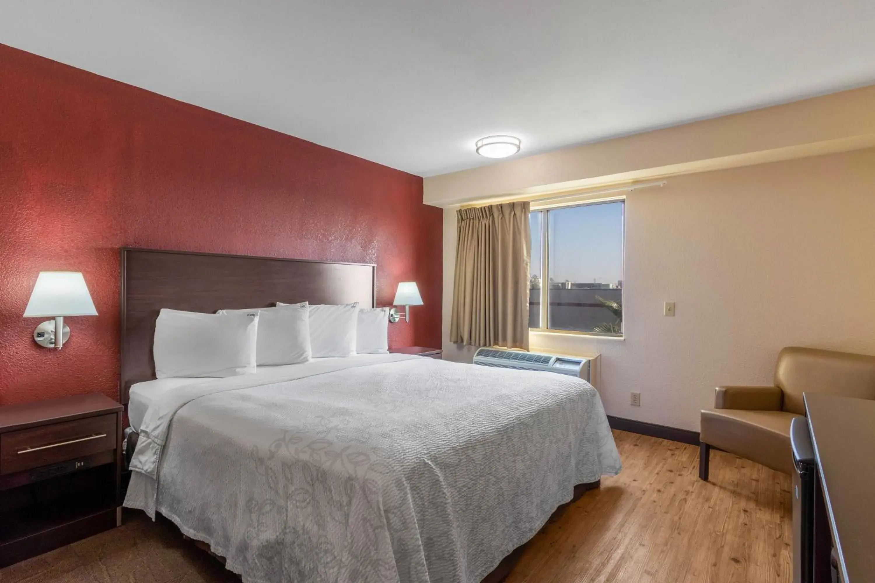 Superior King Room Smoke Free - single occupancy in Red Roof Inn PLUS+ El Paso East Superior King Room Smoke Free - single occupancy in Red Roof Inn PLUS+ El Paso East